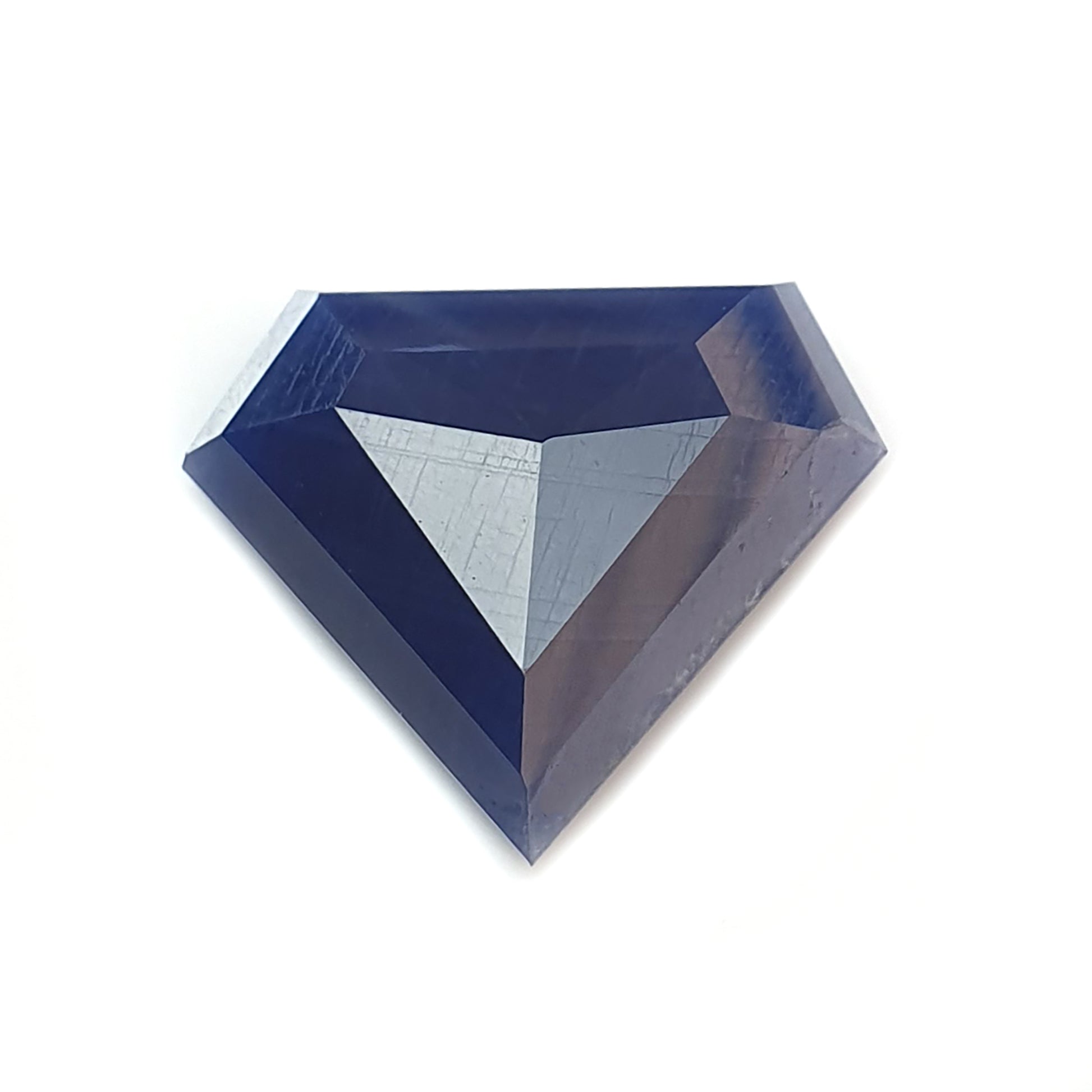 حجر الياقوت الأزرق ذو القطع المتدرج