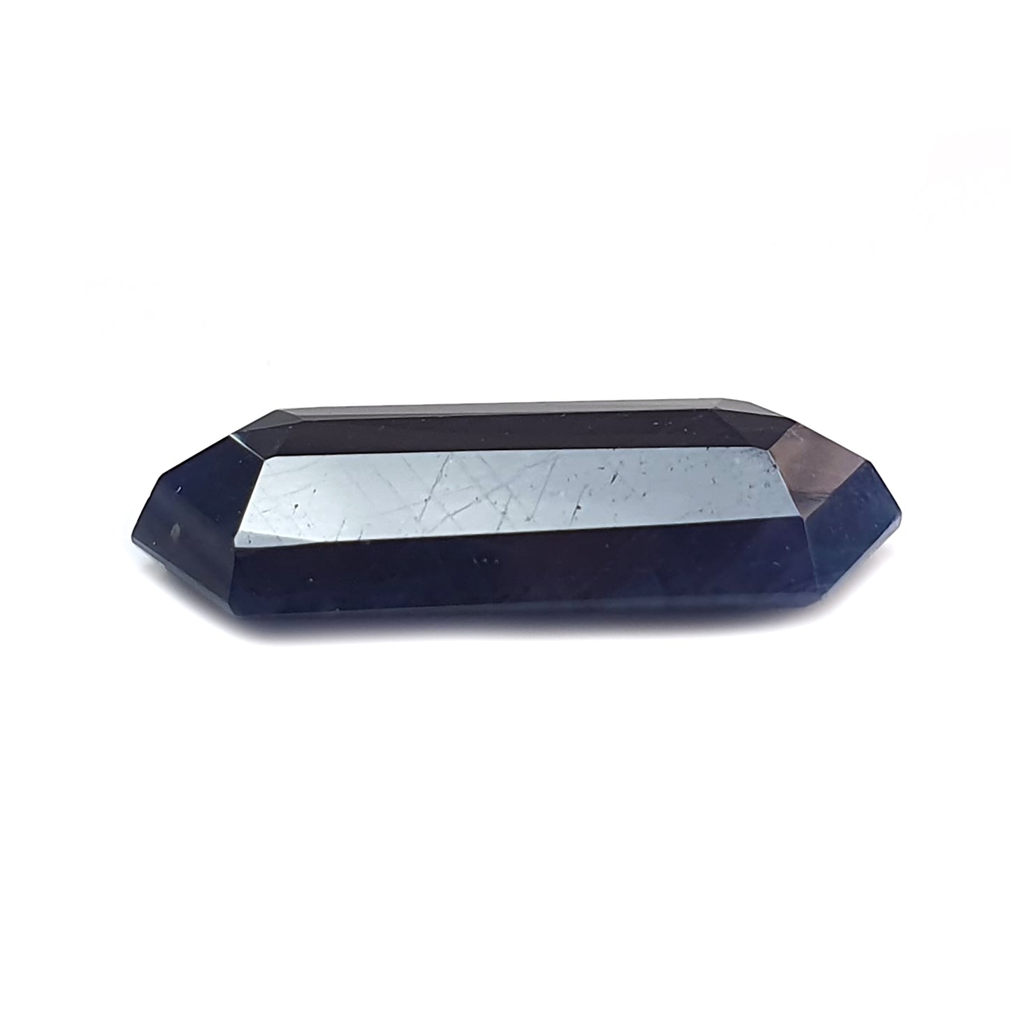 天然蓝色蓝宝石