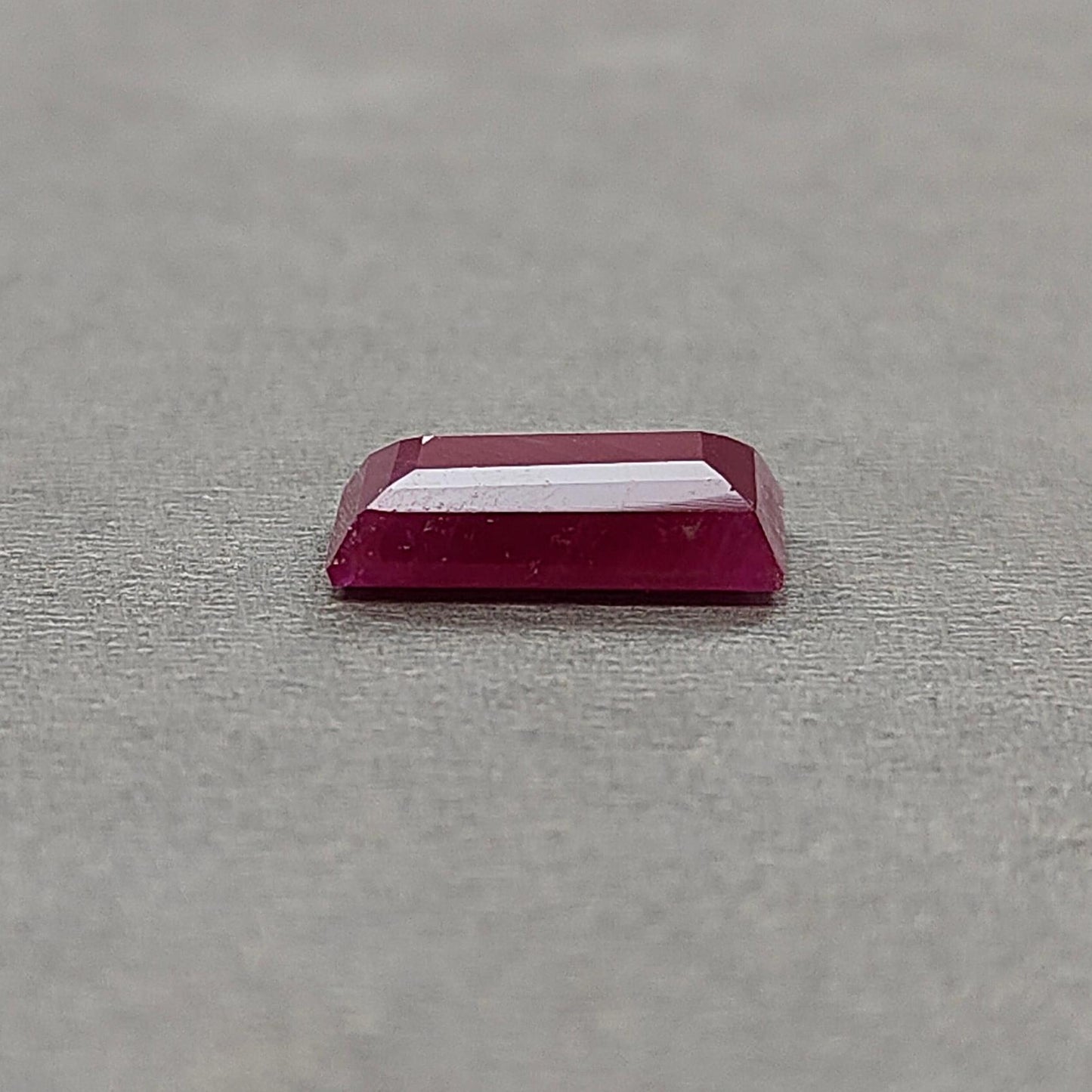 Ruby Gemstone Step Cut : 7.40cts Natural Untreated Unheated Red Ruby Baguette Shape 15*8mm 1pc