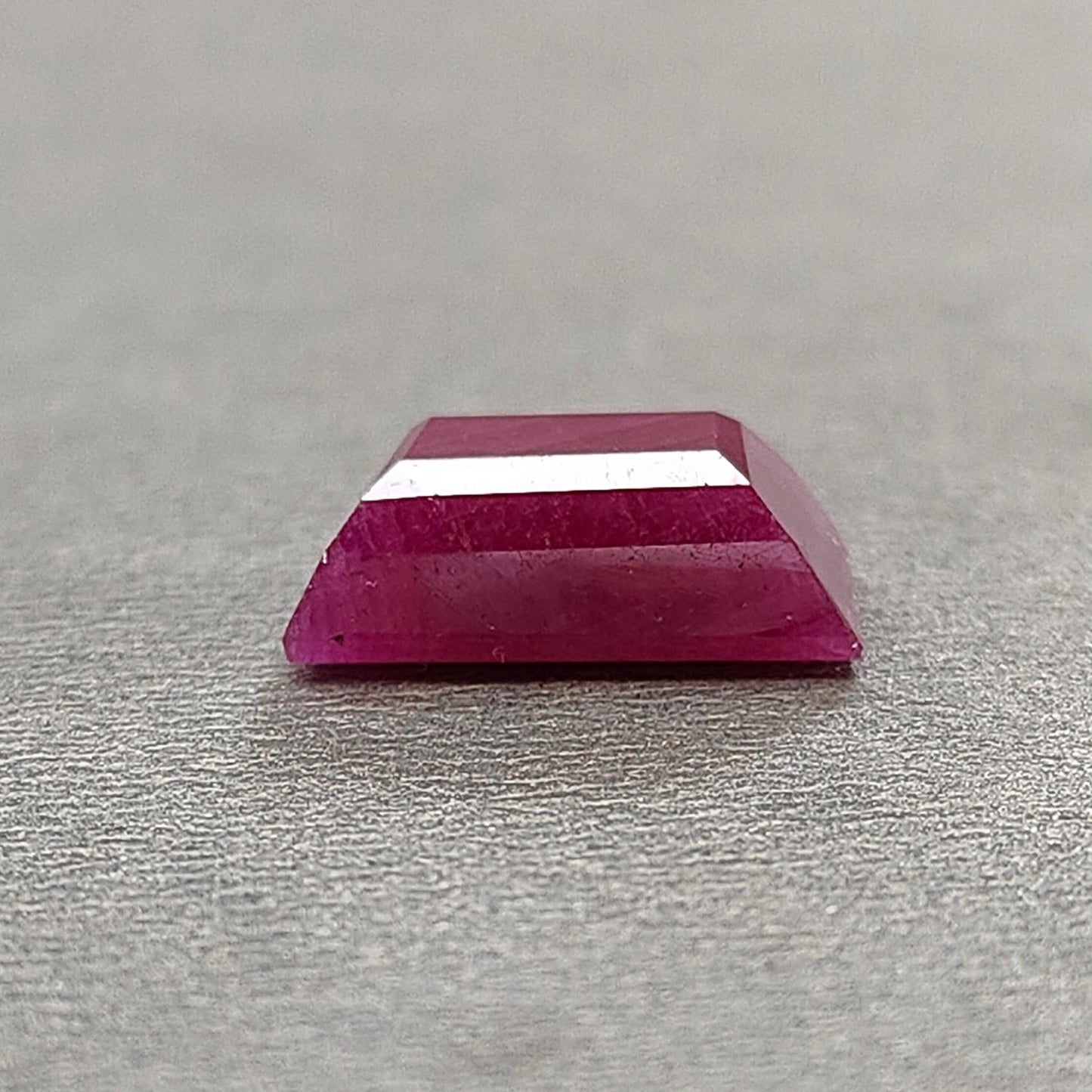 Ruby Gemstone Step Cut : 8.00cts Natural Untreated Unheated Red Ruby Trapezium Shape 14*9mm 1pc