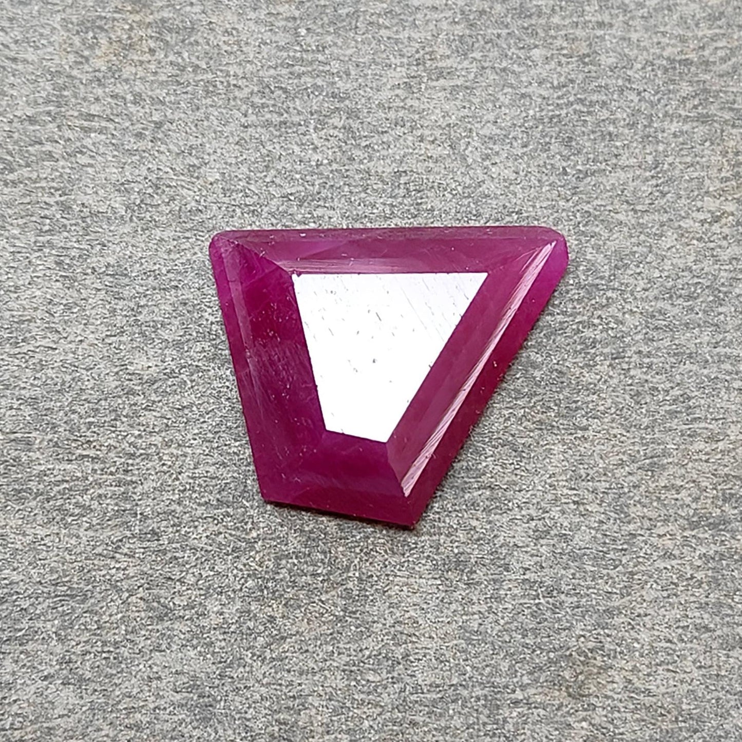 Ruby Gemstone Step Cut : 8.30cts Natural Untreated Unheated Red Ruby Trapezium Shape 14*16mm 1pc