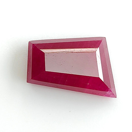 Ruby Gemstone Step Cut : 10.00cts Natural Untreated Unheated Red Ruby Trapezium Shape 18*11mm 1pc