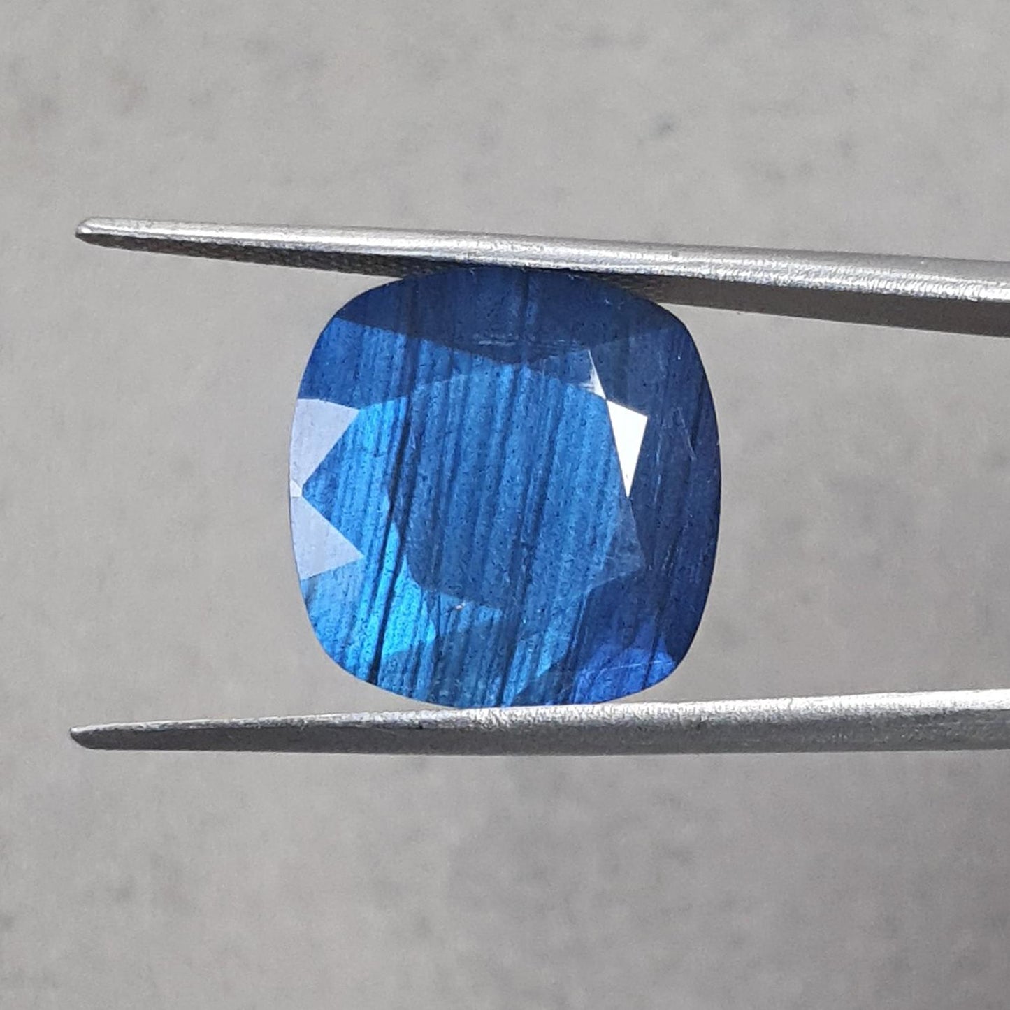 Rainbow Flashing Labradorite Fancy Cut: 12.10cts Natural Untreated Unheated Blue Labradorite Cushion Shape 1pc For Jewelry 15mm