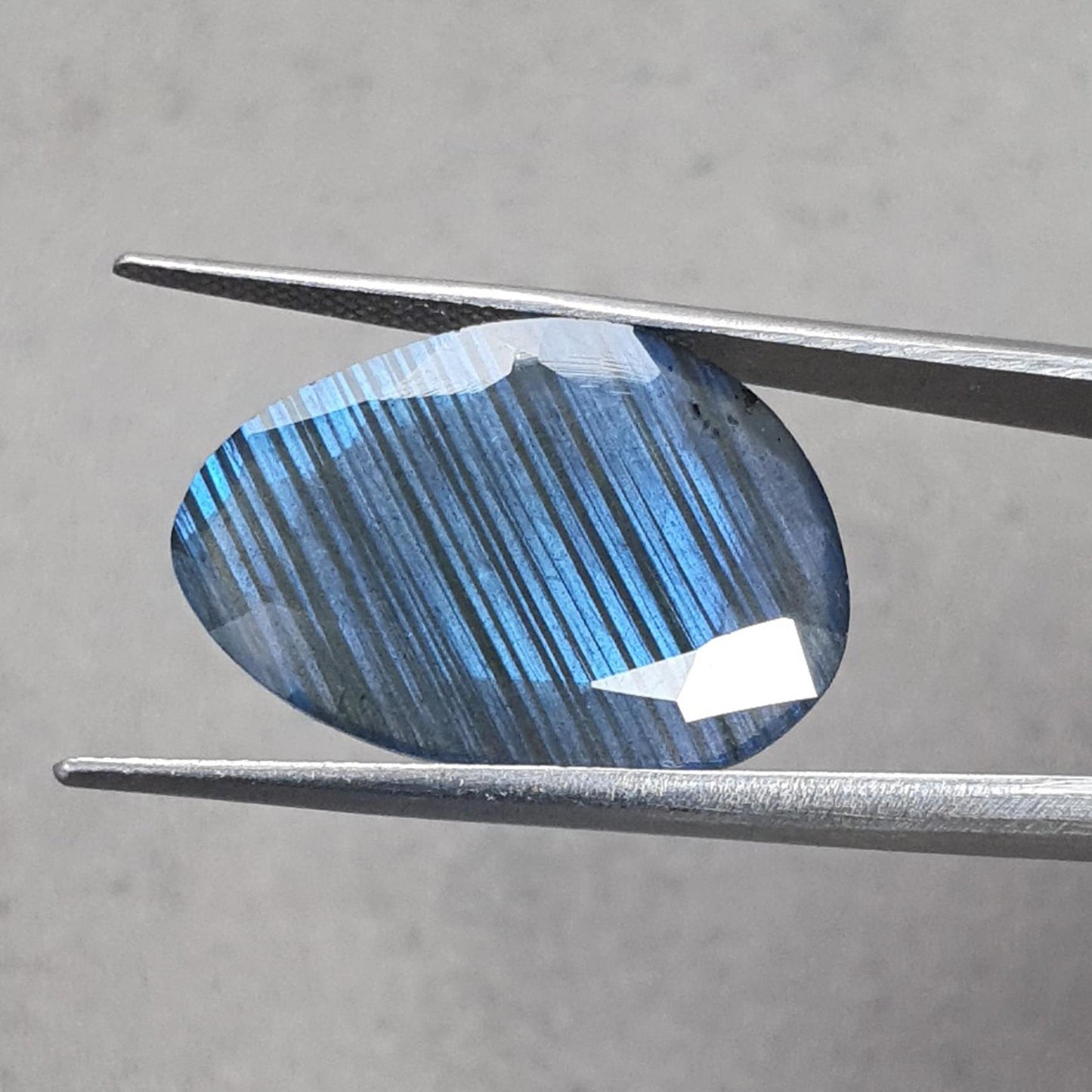 Rainbow Flashing Labradorite Fancy Cut: 12.80cts Natural Untreated Unheated Blue Labradorite Uneven Shape 1pc For Jewelry 24*16.5mm
