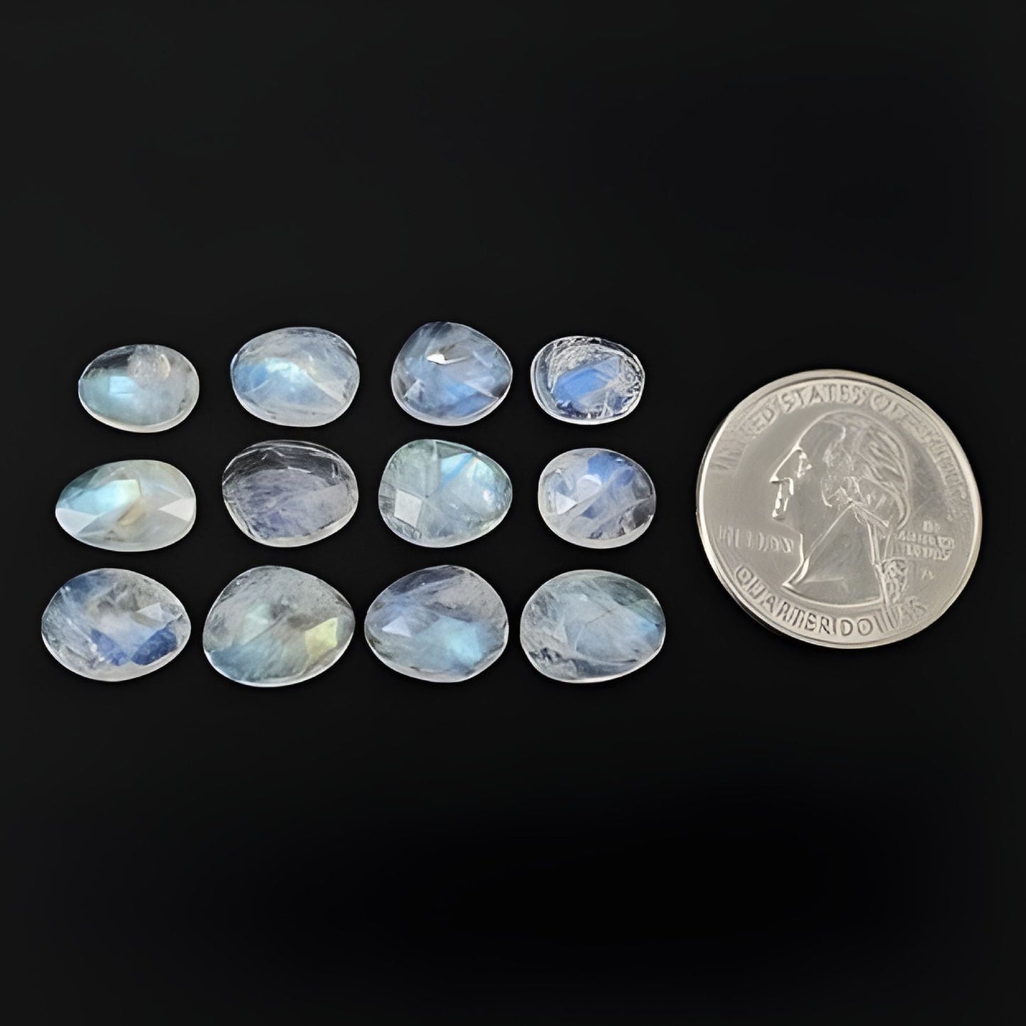 Pietra di luna arcobaleno per gioielli