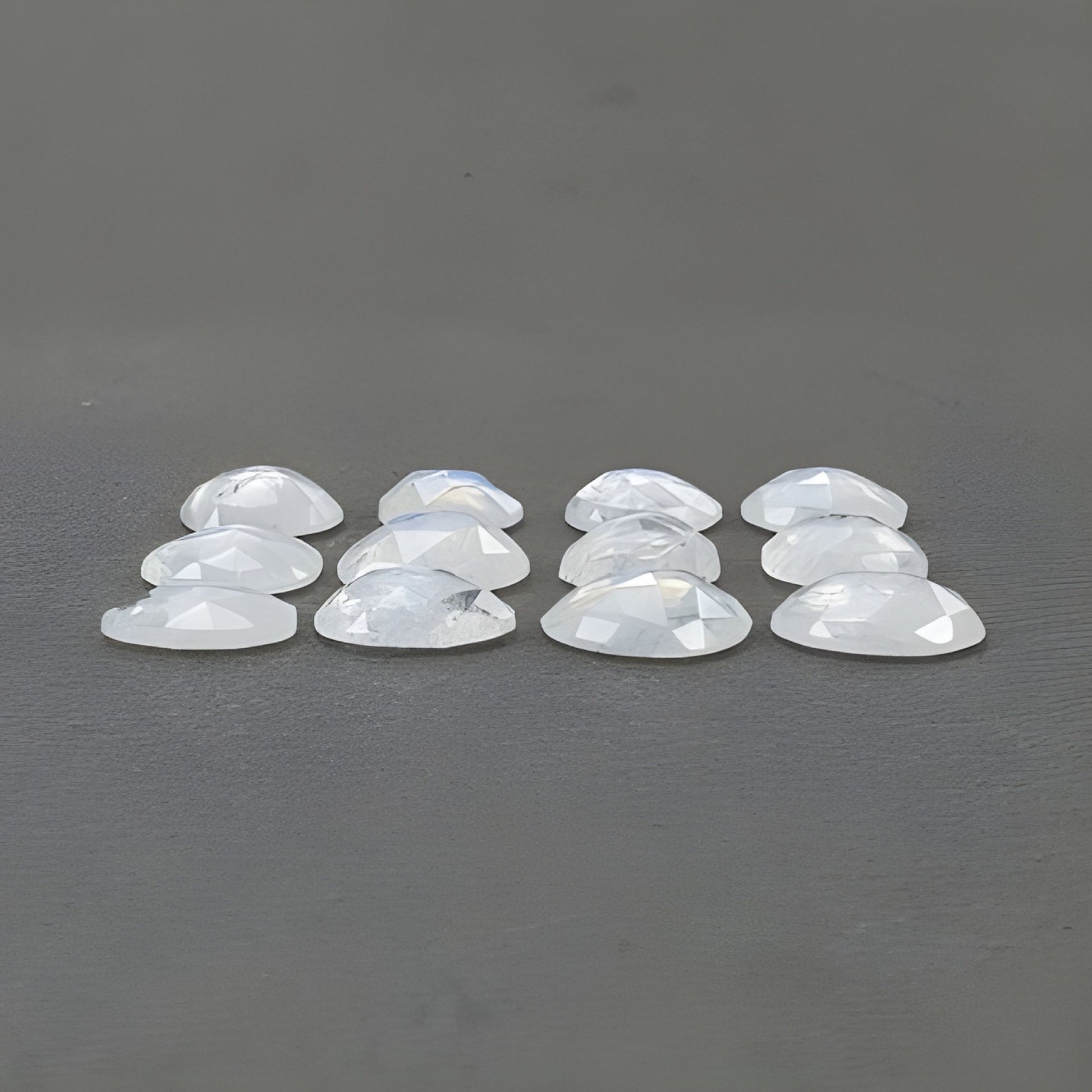 彩虹月光石天然未经处理的宝石