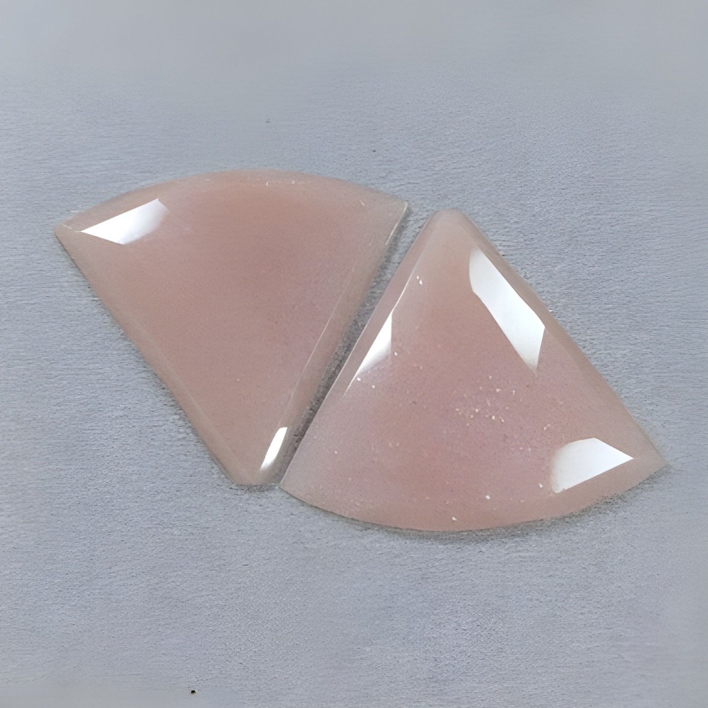 Mondstein, natürlicher, unbehandelter Edelstein