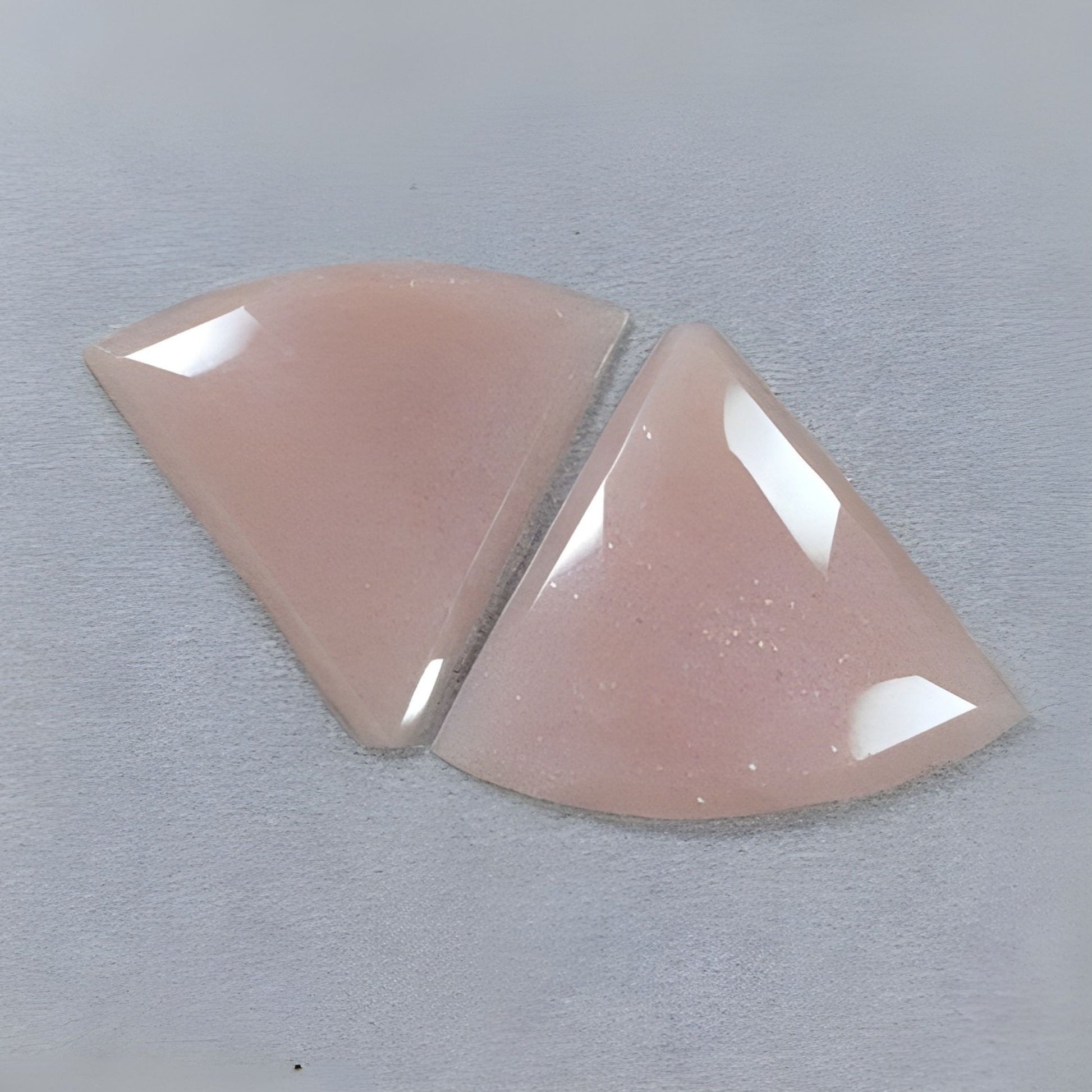 Mondstein, natürlicher, unbehandelter Edelstein