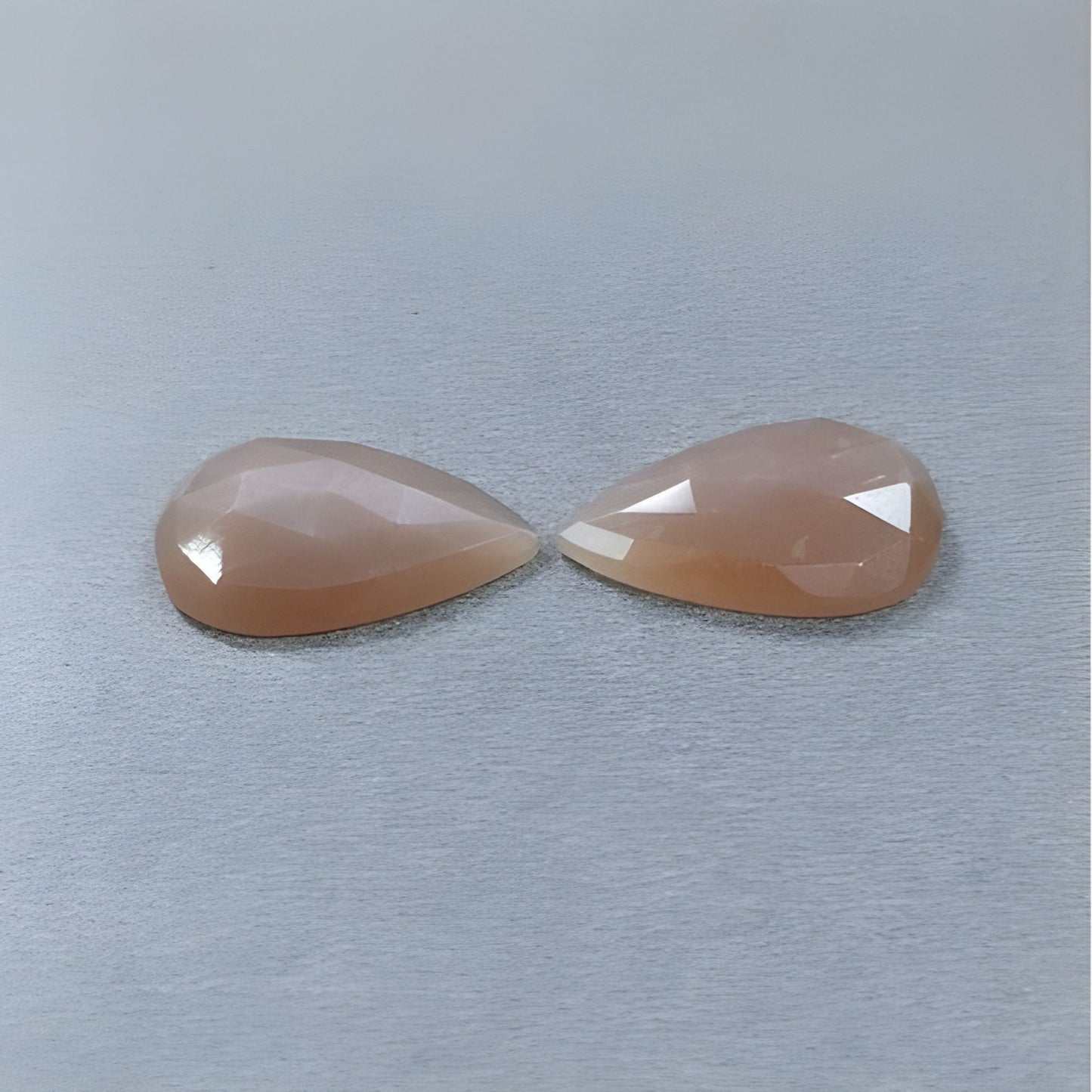 Mondstein-Edelstein im Rosenschliff