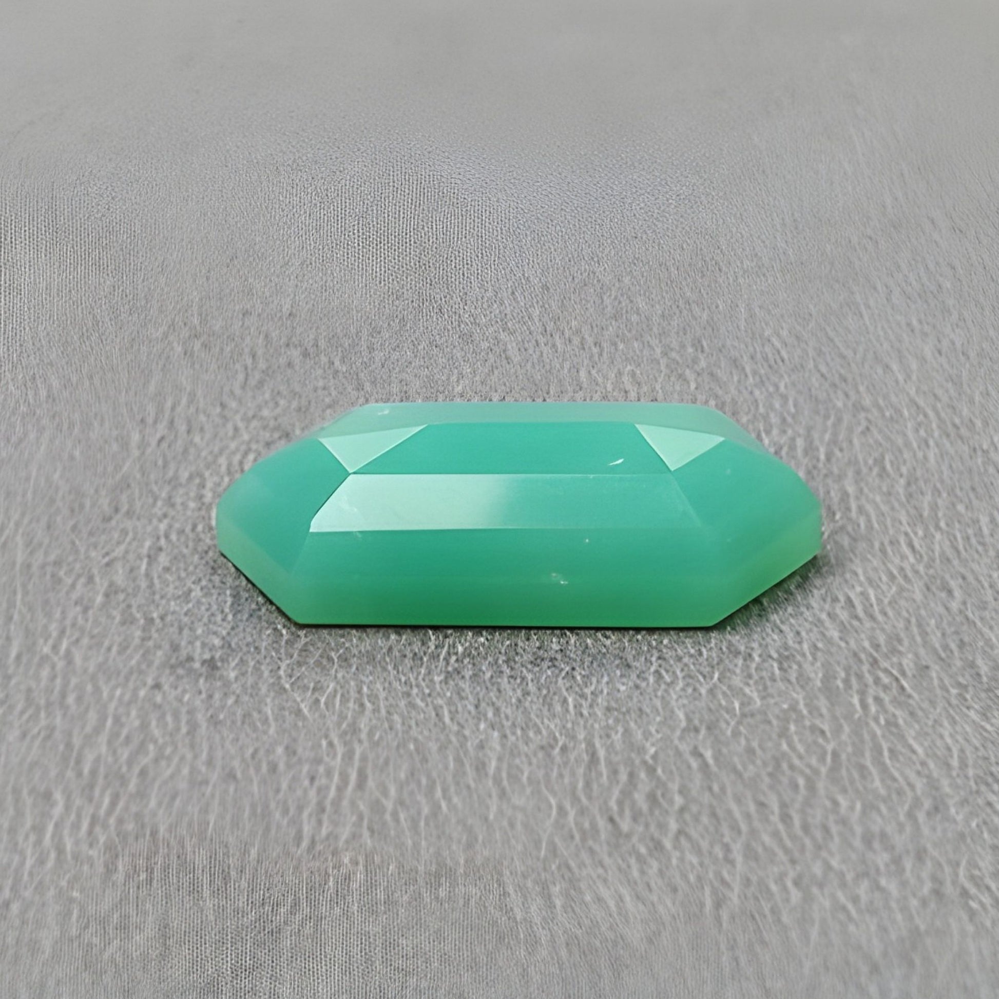 Crisoprasa, piedra preciosa natural sin tratar