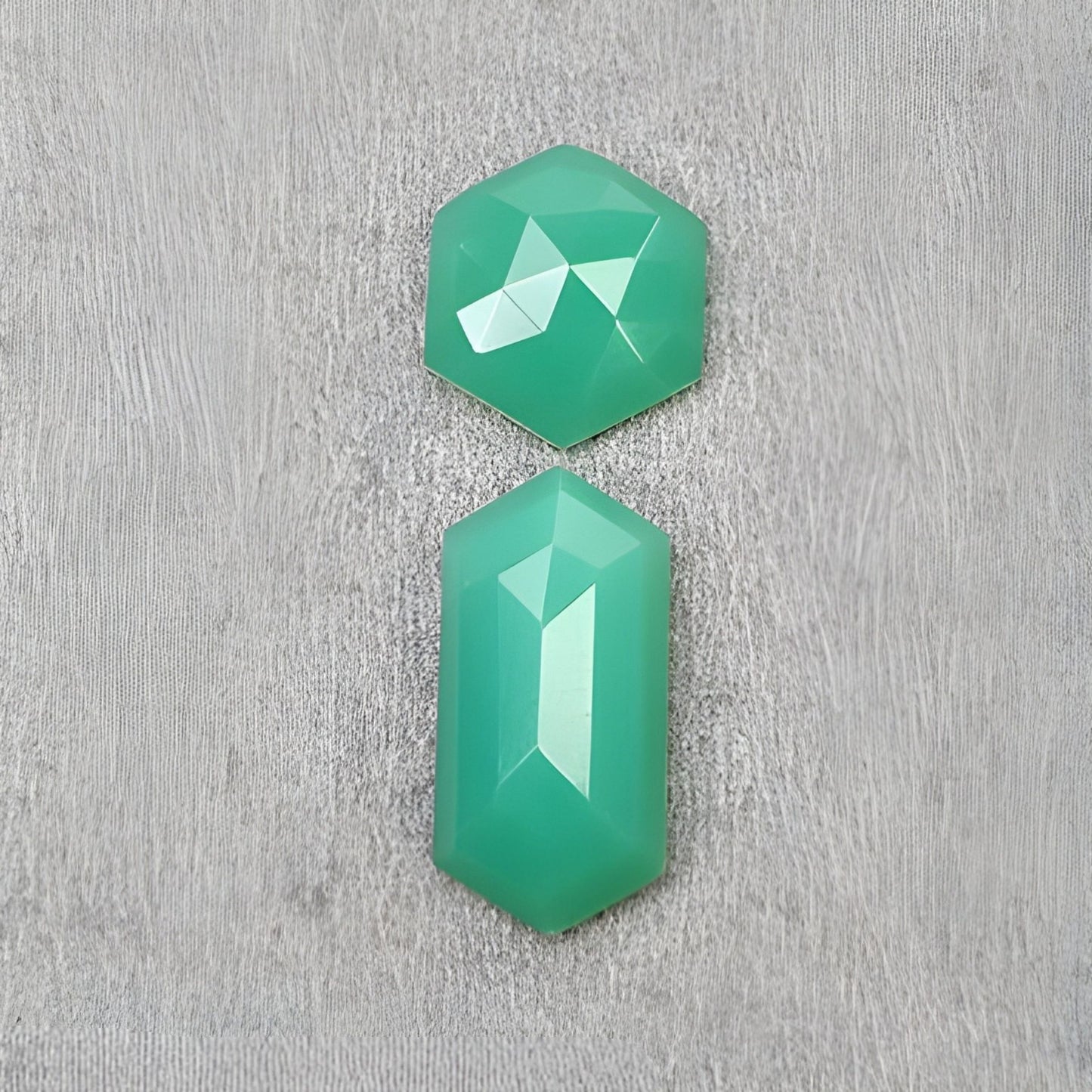 Crisoprasa, piedra preciosa natural sin tratar