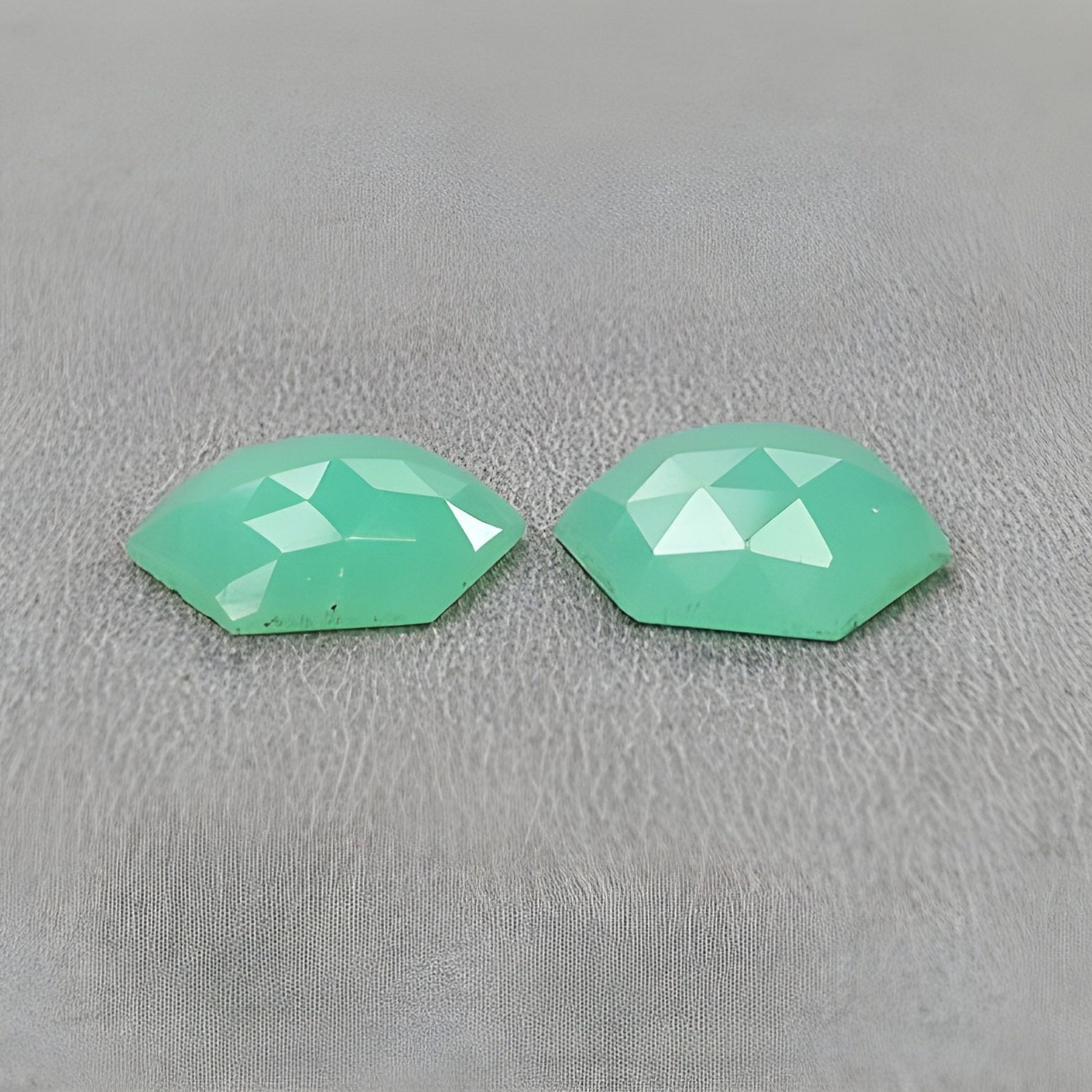 Crisoprasa, piedra preciosa natural sin tratar