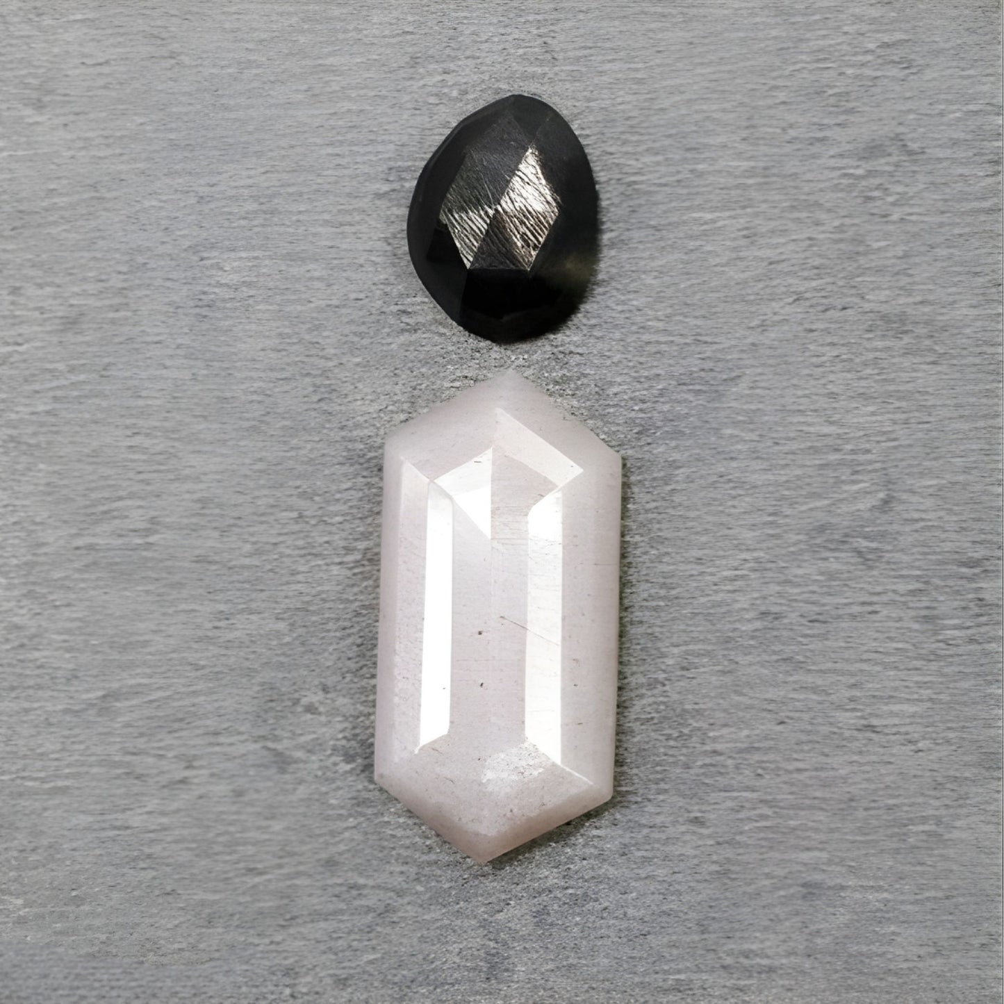 Pietra di luna esagonale, taglio sfaccettato a forma di fantasia