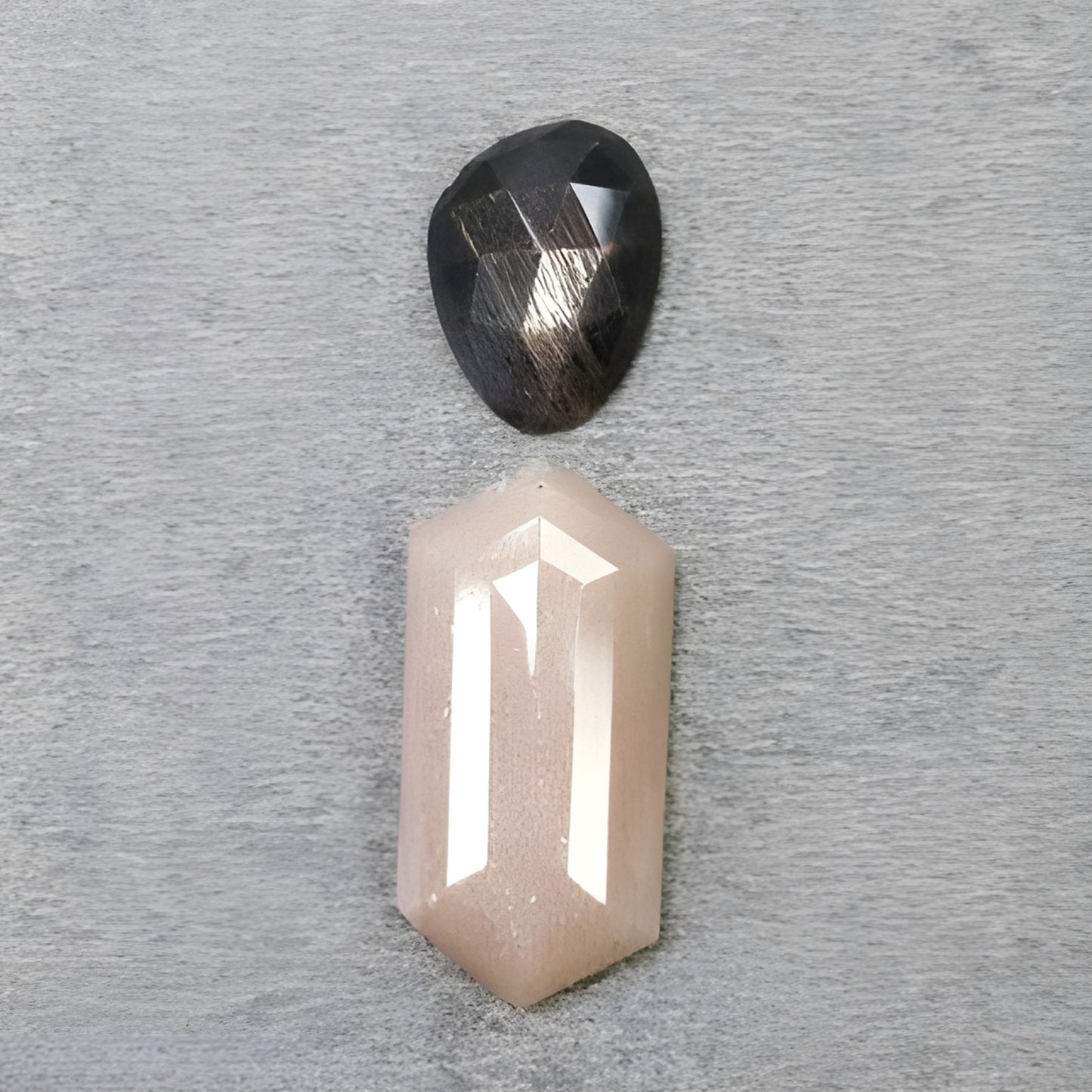 أحجار كريمة طبيعية غير معالجة