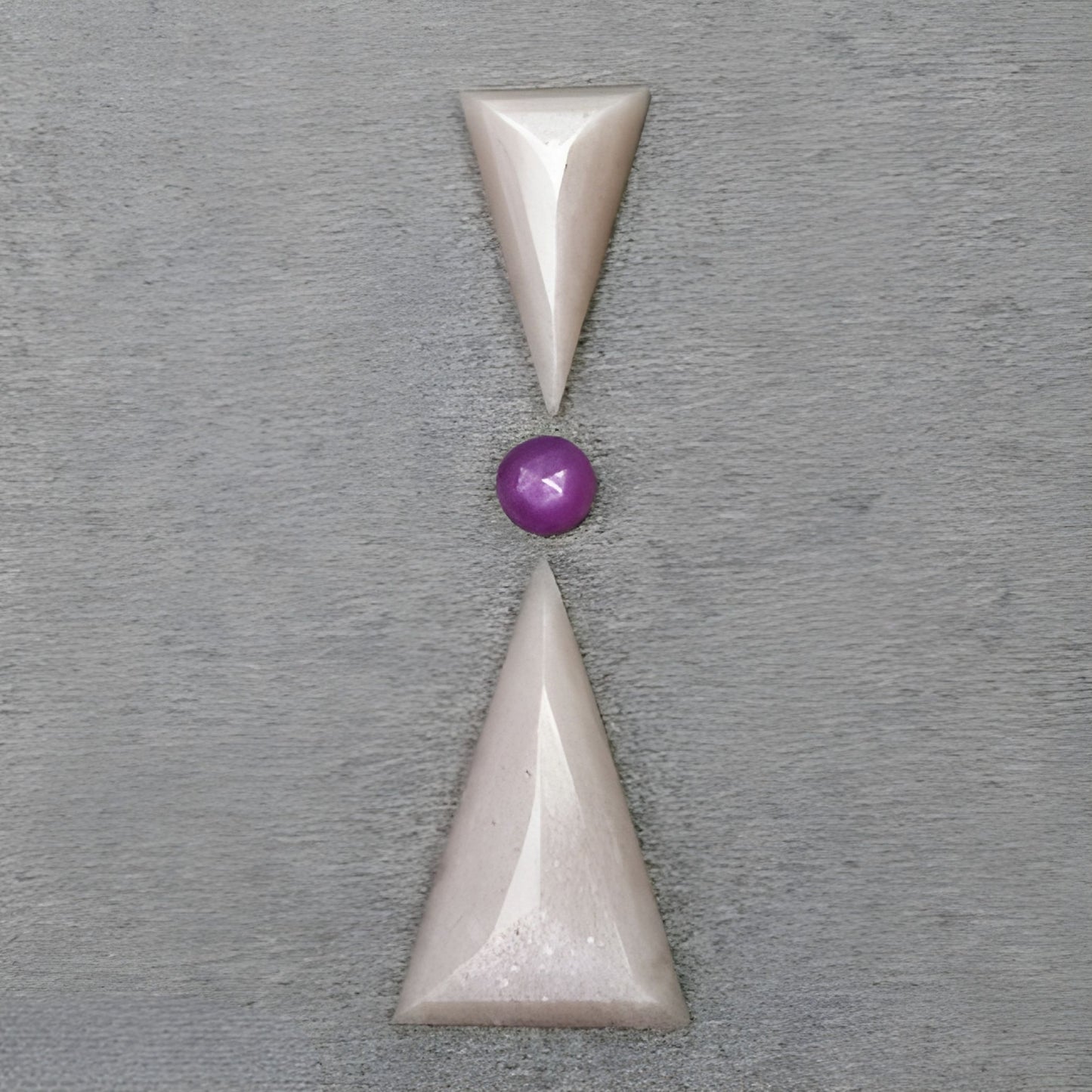 Piedra lunar, zafiro, corte triangular escalonado