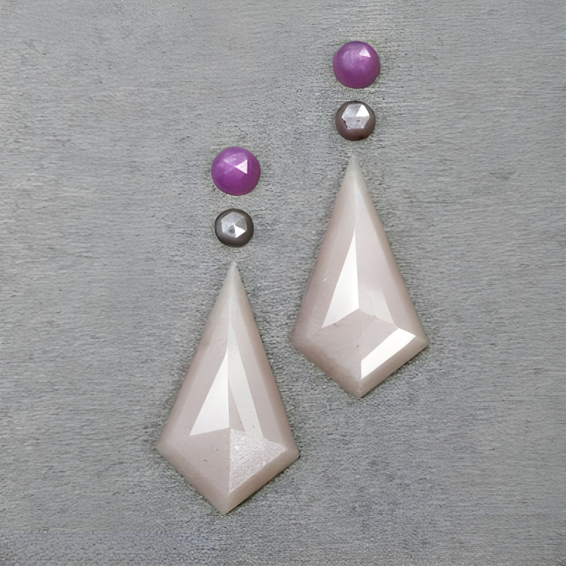 Piedra lunar, zafiro, piedra preciosa natural sin tratar