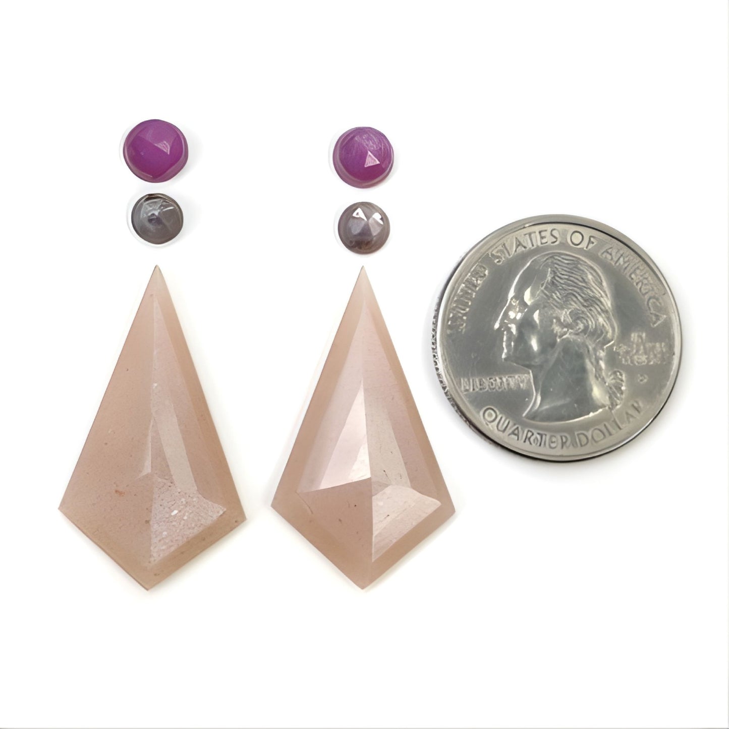 ムーンストーン、サファイアの不均一な形状のステップカット