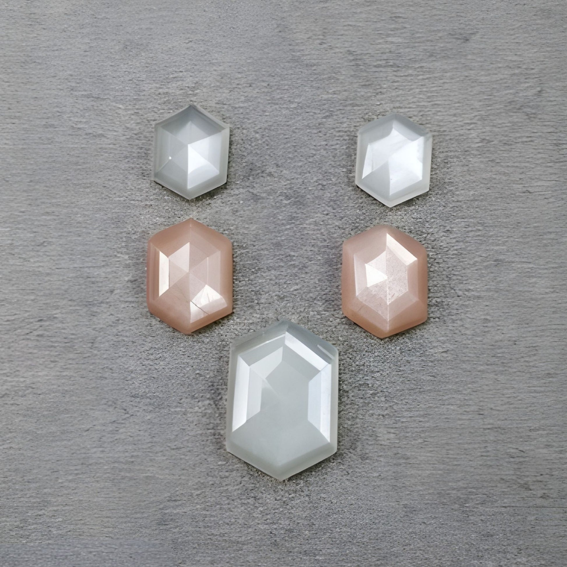 月光石天然未经处理的宝石