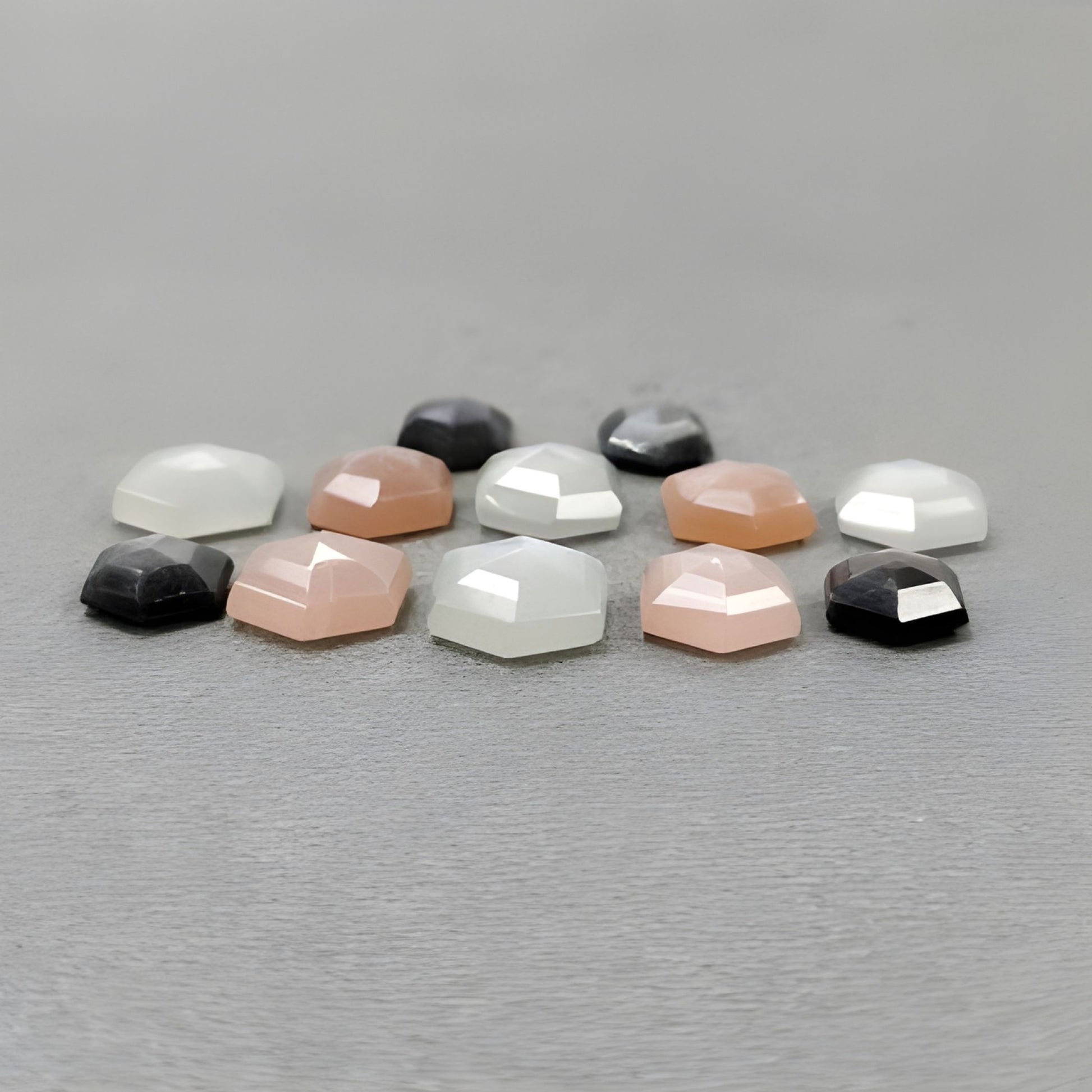 Piedra lunar, zafiro, piedra preciosa natural sin tratar