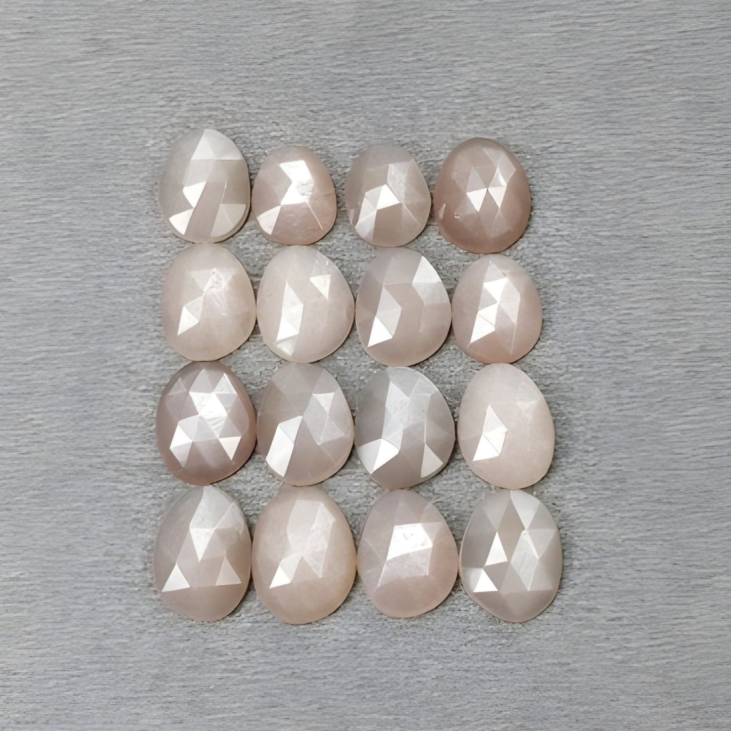 حجر ميلاد شهر يونيو