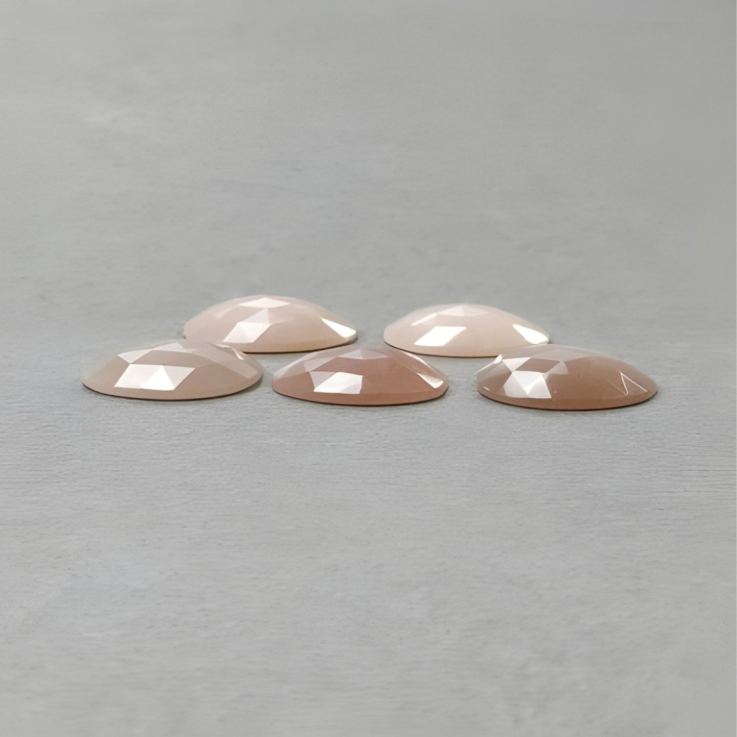 حجر ميلاد شهر يونيو