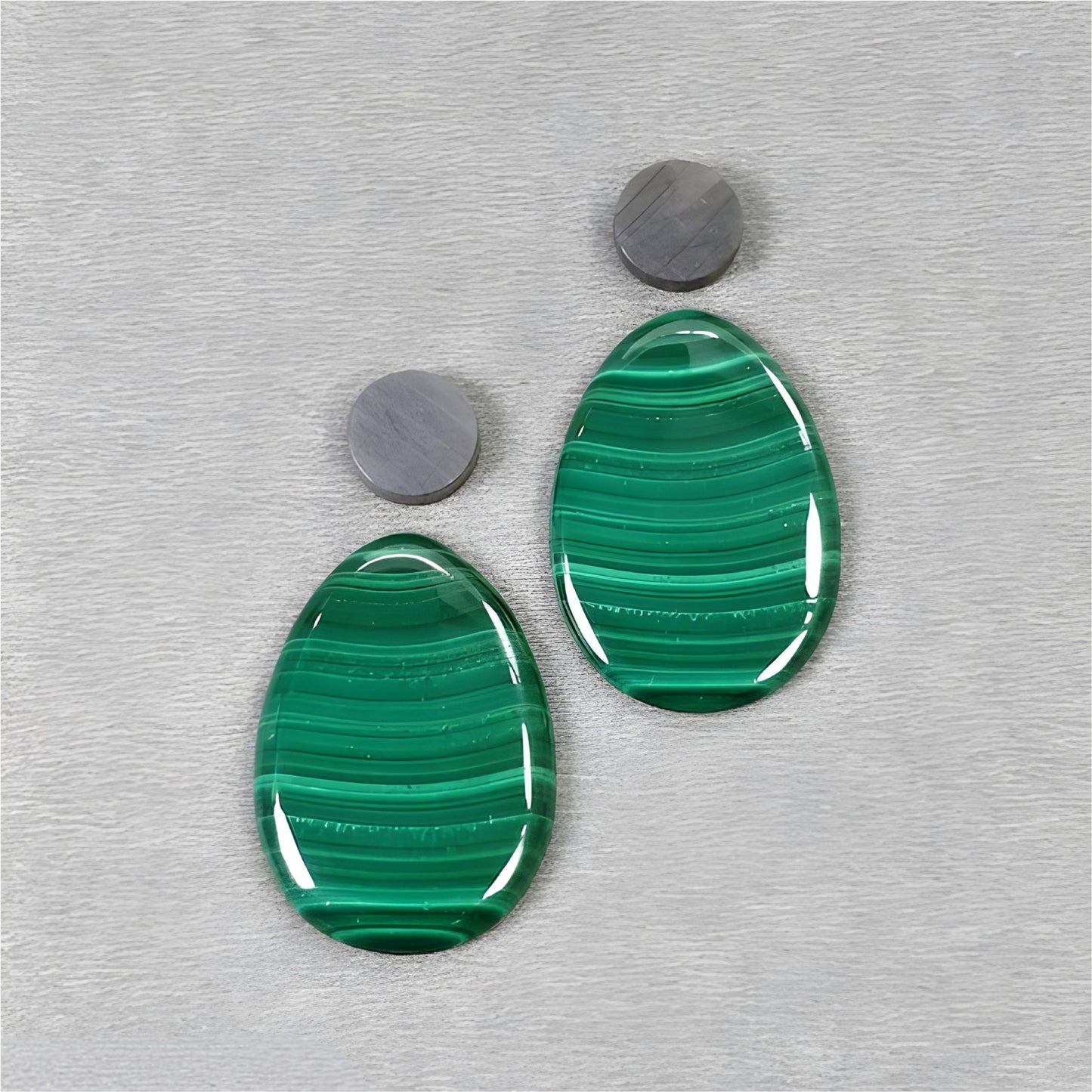 孔雀石和蓝宝石天然宝石