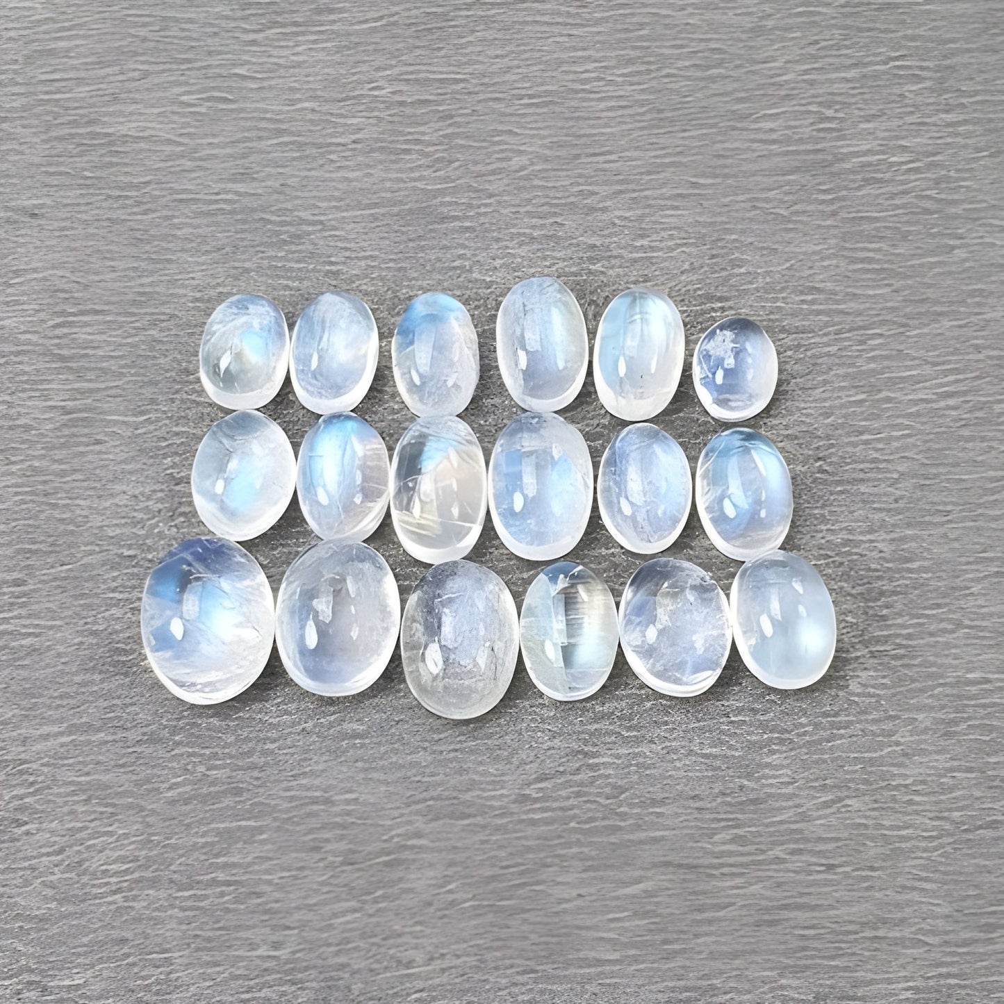 Mondstein, natürlicher, unbehandelter Edelstein