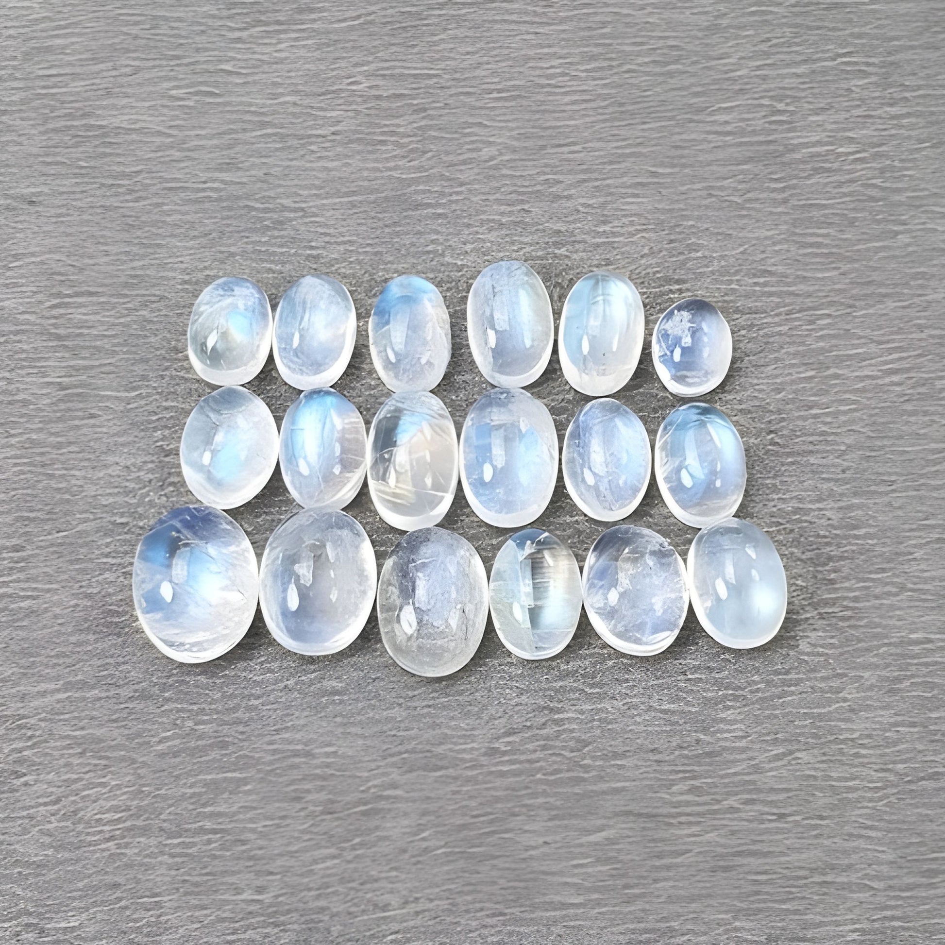 Mondstein, natürlicher, unbehandelter Edelstein