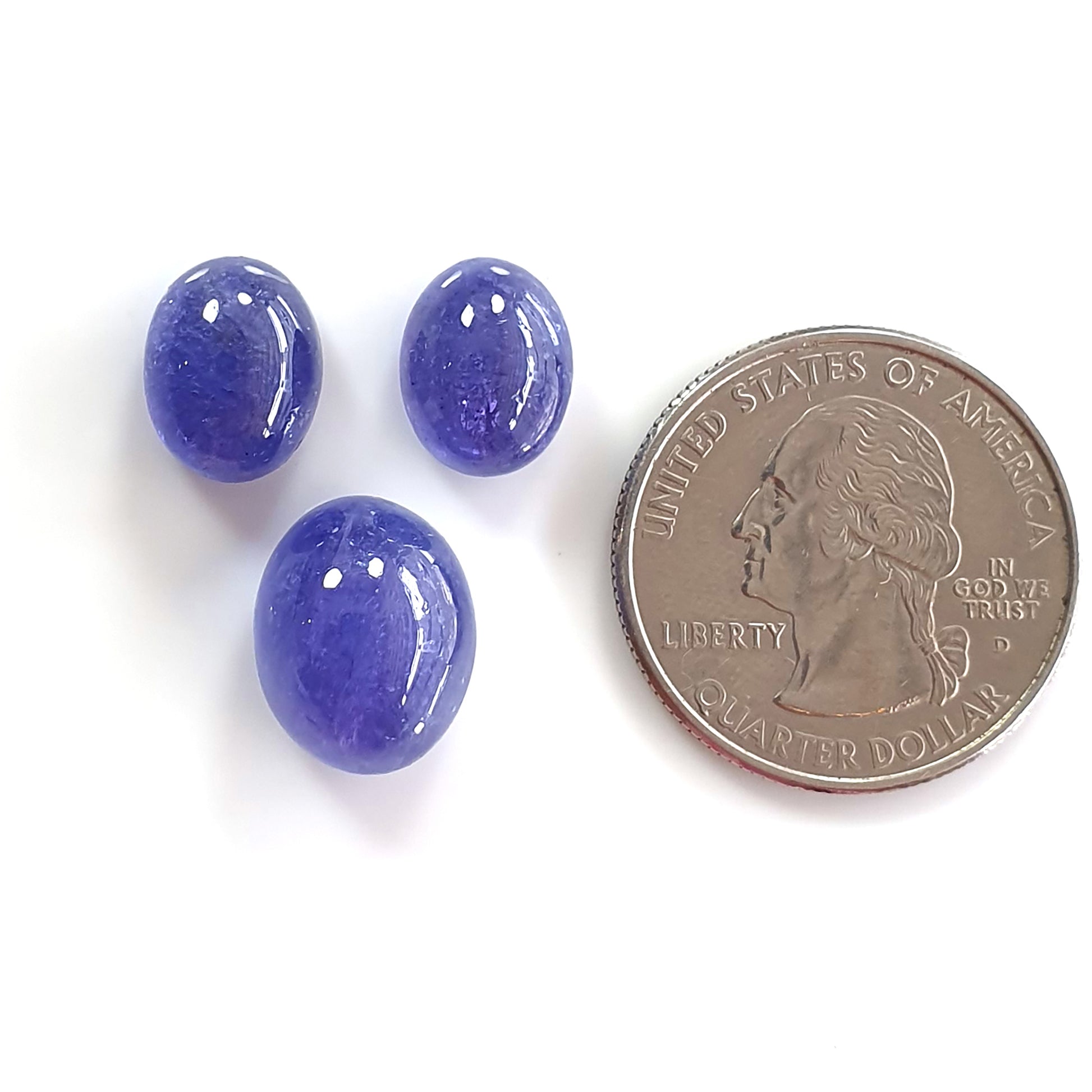 تنزانيت بيضاوي الشكل