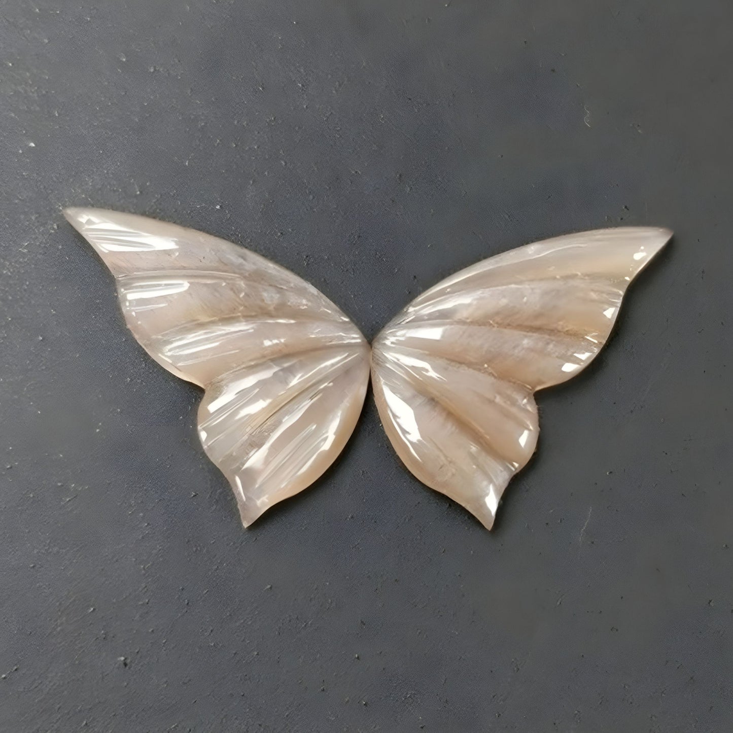 Talla de mariposa de piedra lunar