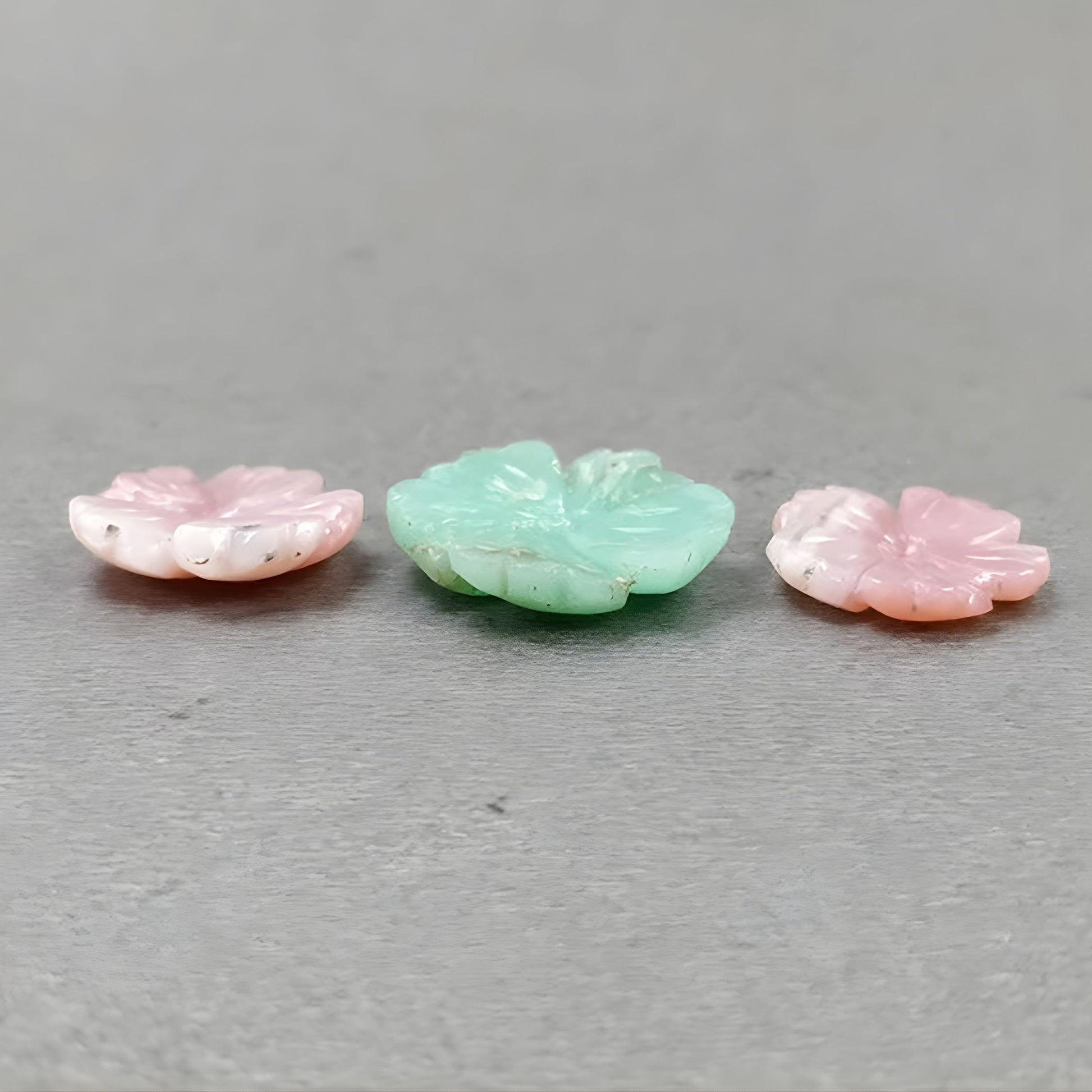 粉色蛋白石宝石雕刻