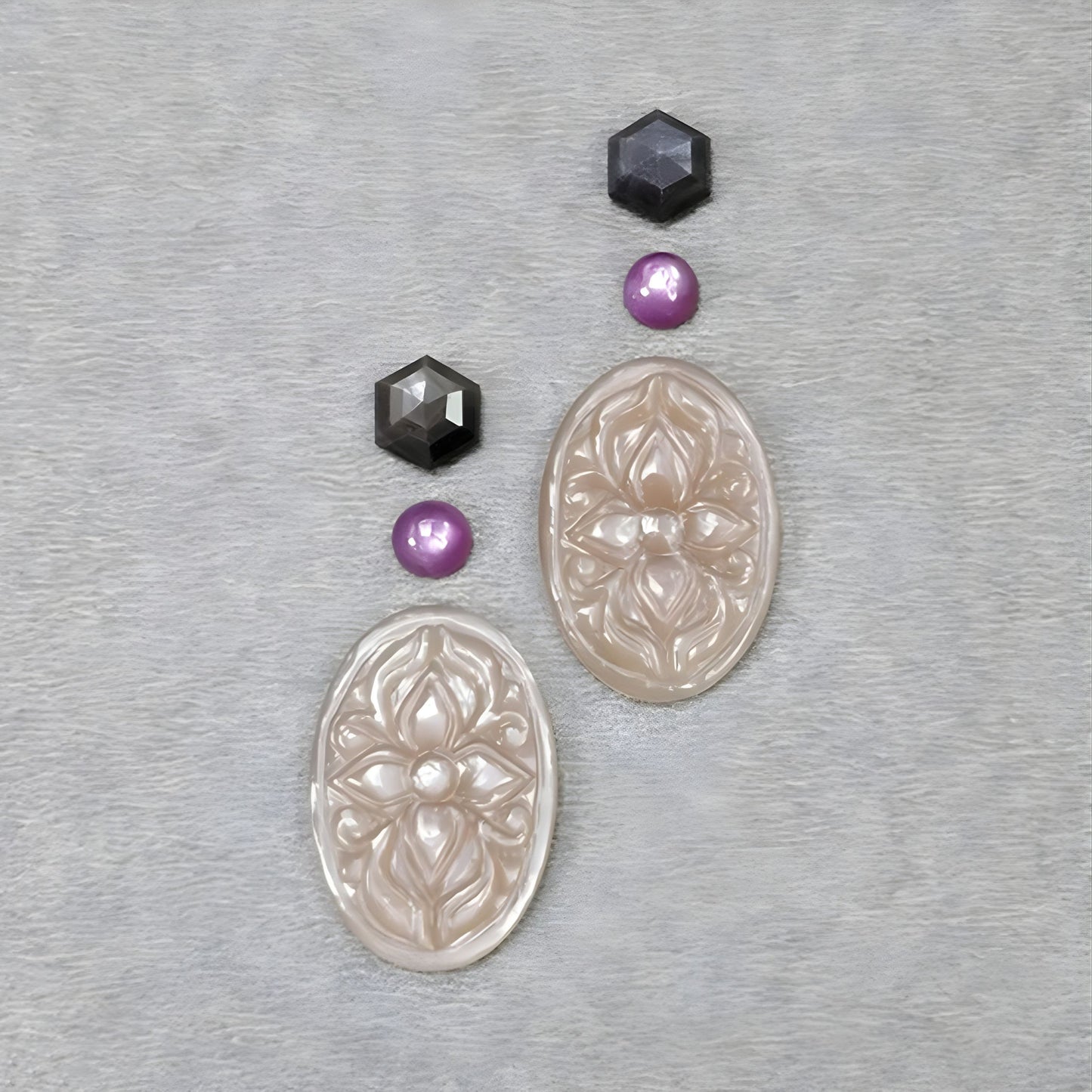 Intaglio della pietra preziosa di luna