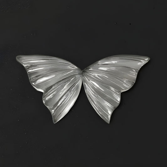 Talla de mariposa de piedra lunar