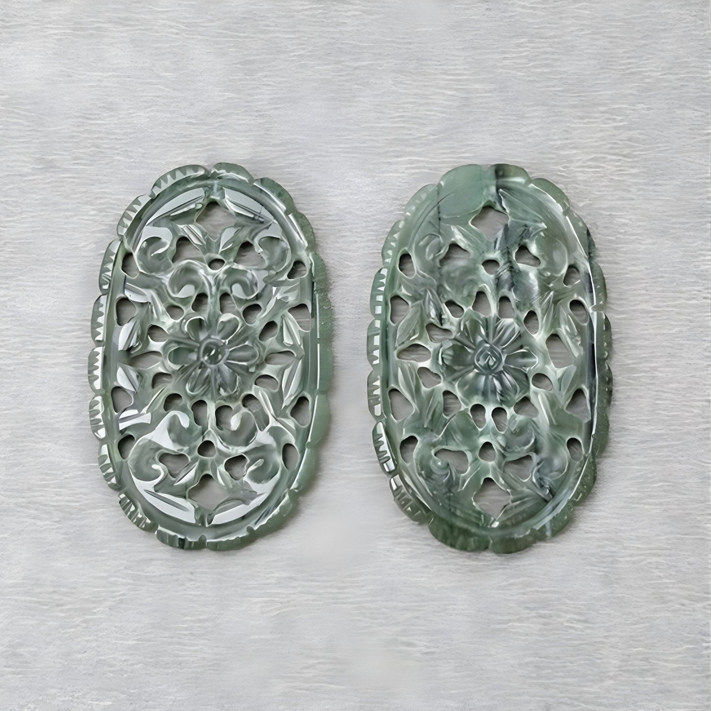 Schnitzerei aus grünem Quarz-Edelstein