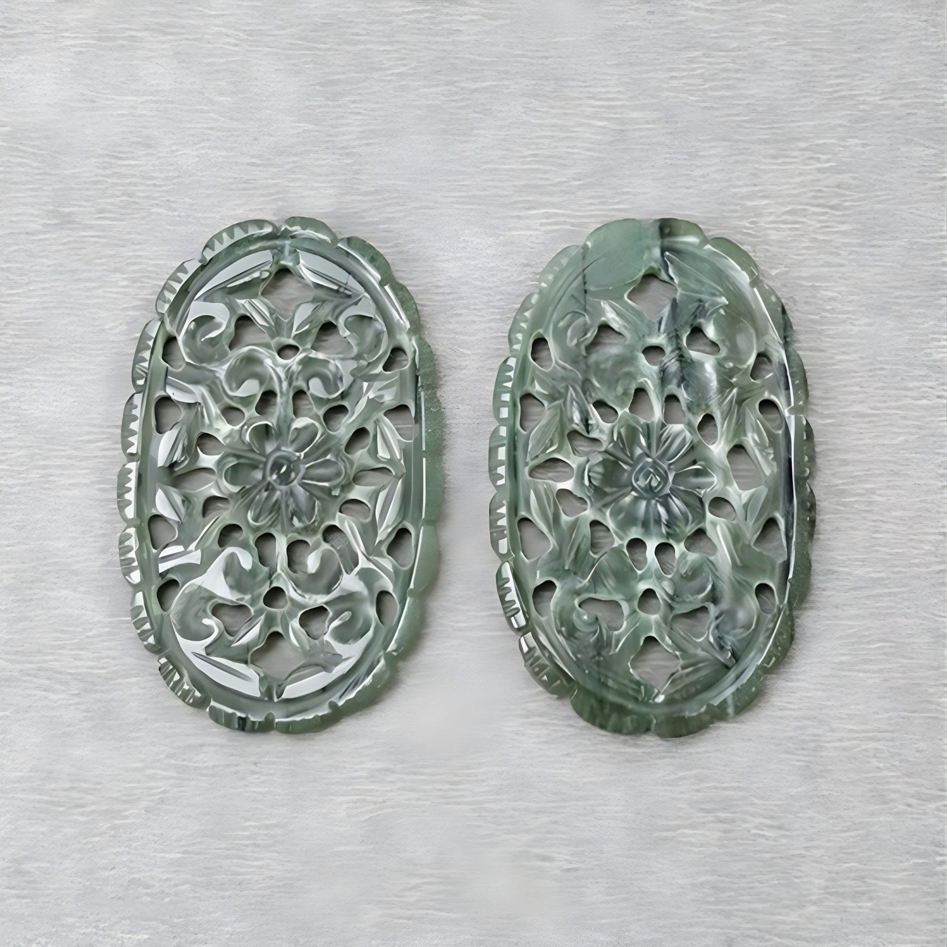 Schnitzerei aus grünem Quarz-Edelstein