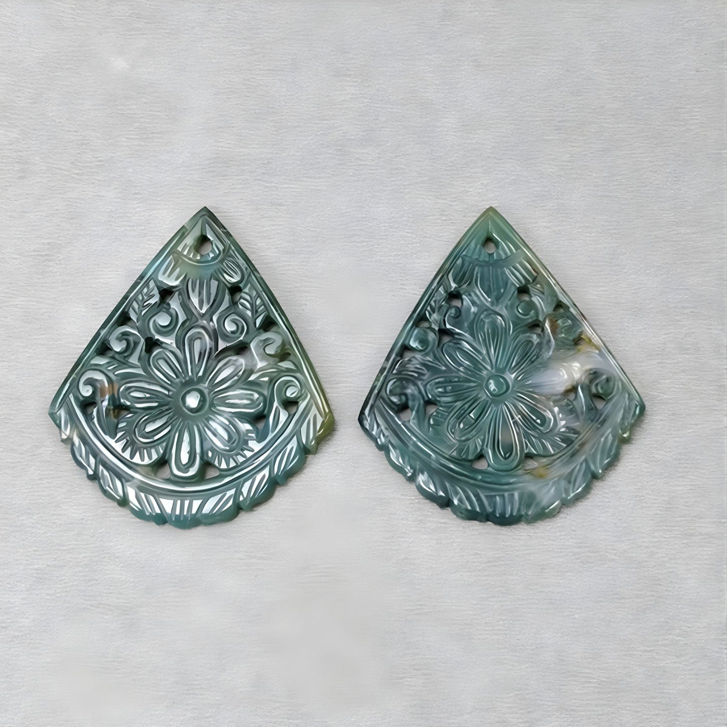 Talla de gema de cuarzo verde