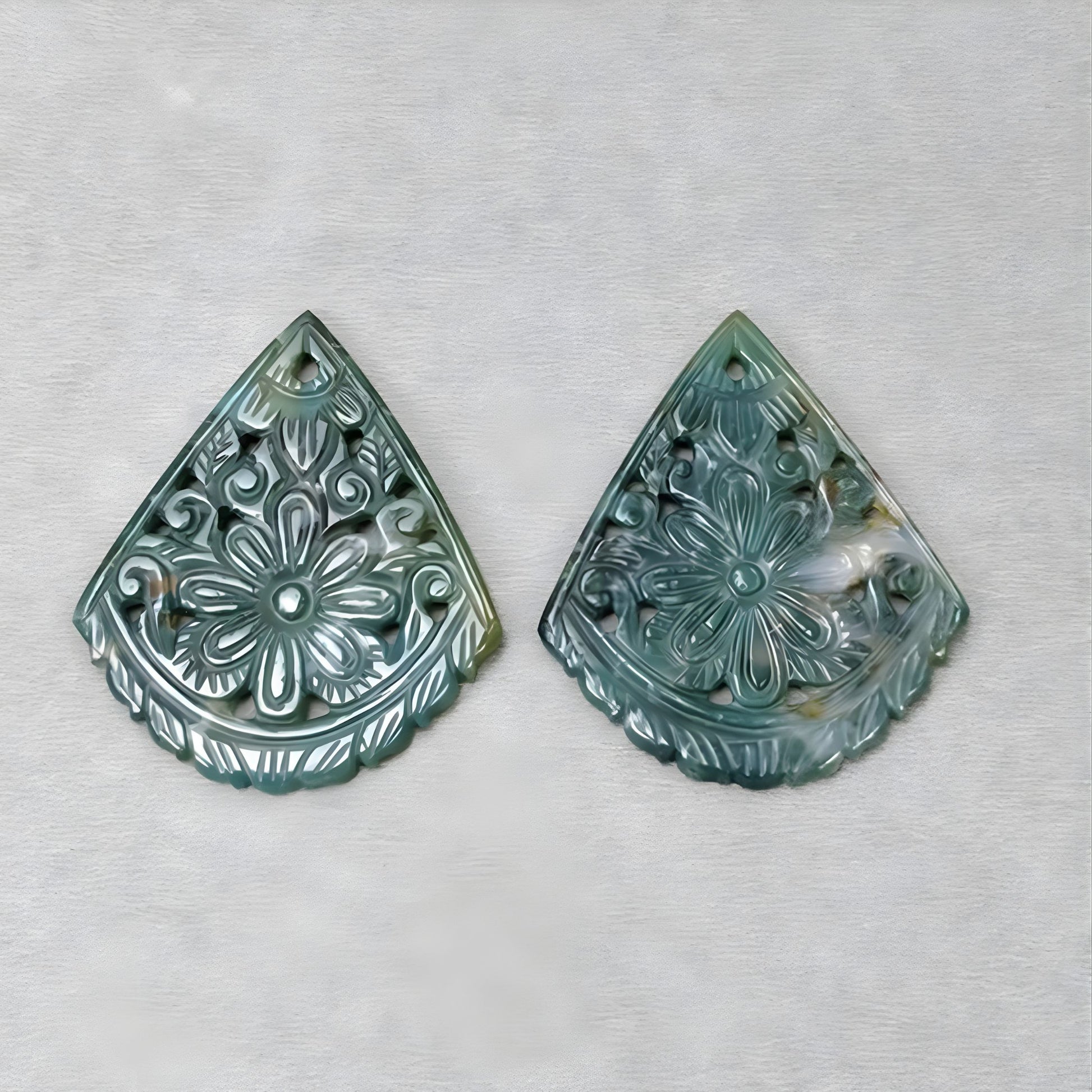 Talla de gema de cuarzo verde