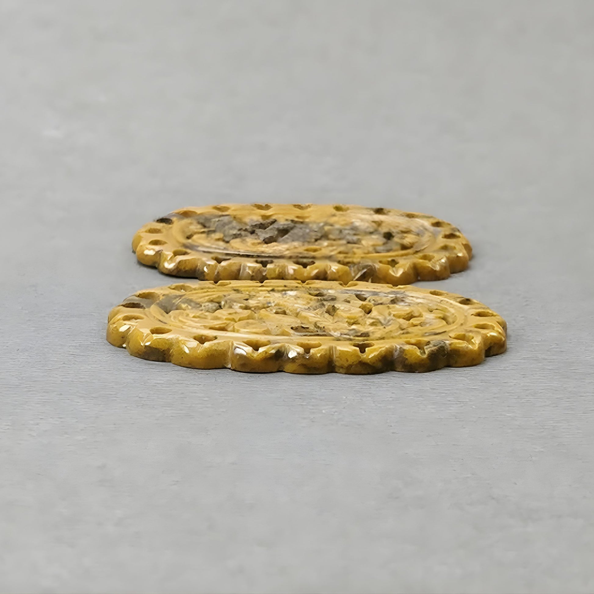 الكوارتز الأصفر البيضاوي