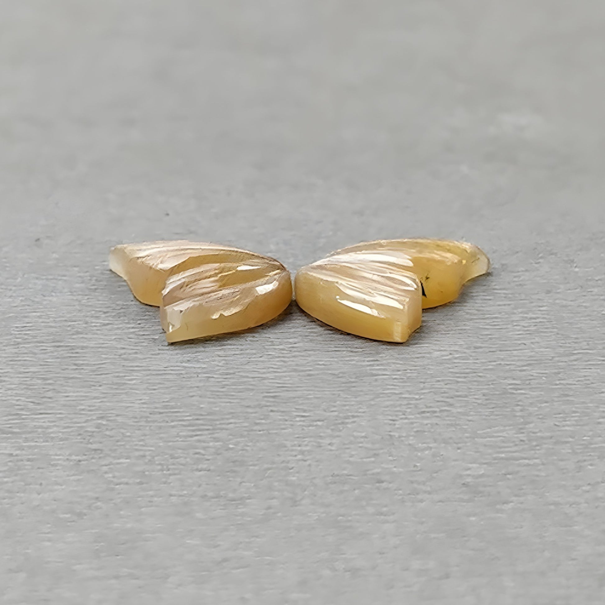 天然の未処理の宝石