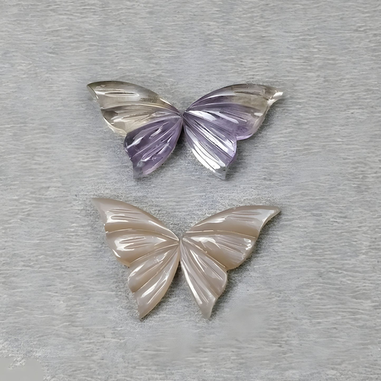 アメトリン、ムーンストーンの蝶の形の彫刻