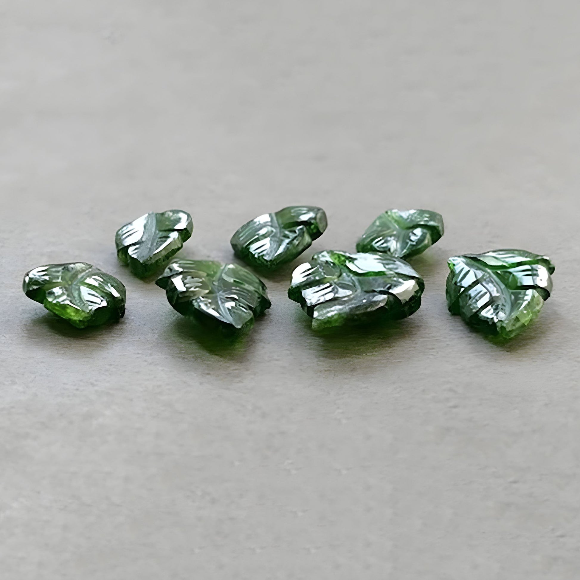 Diopside chromé pour la joaillerie