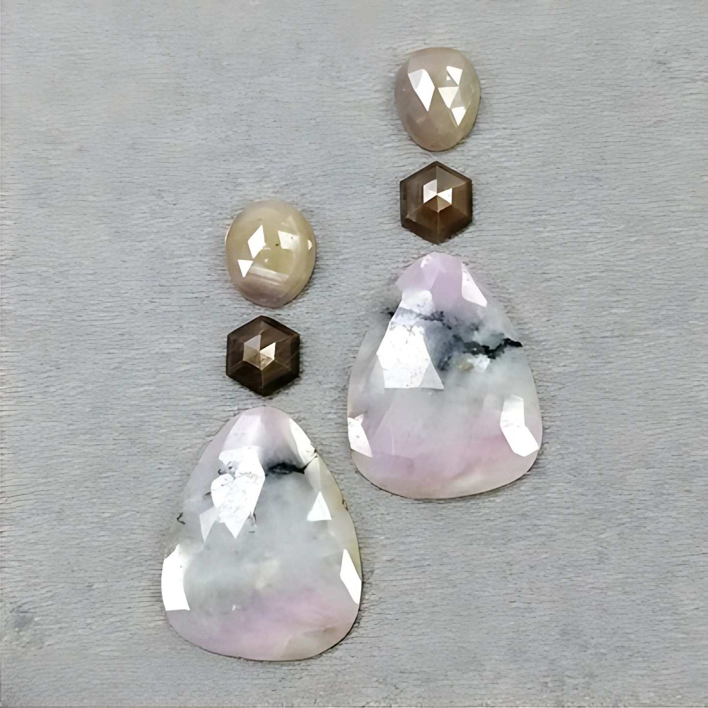 أحجار الياقوت الطبيعية المتعددة