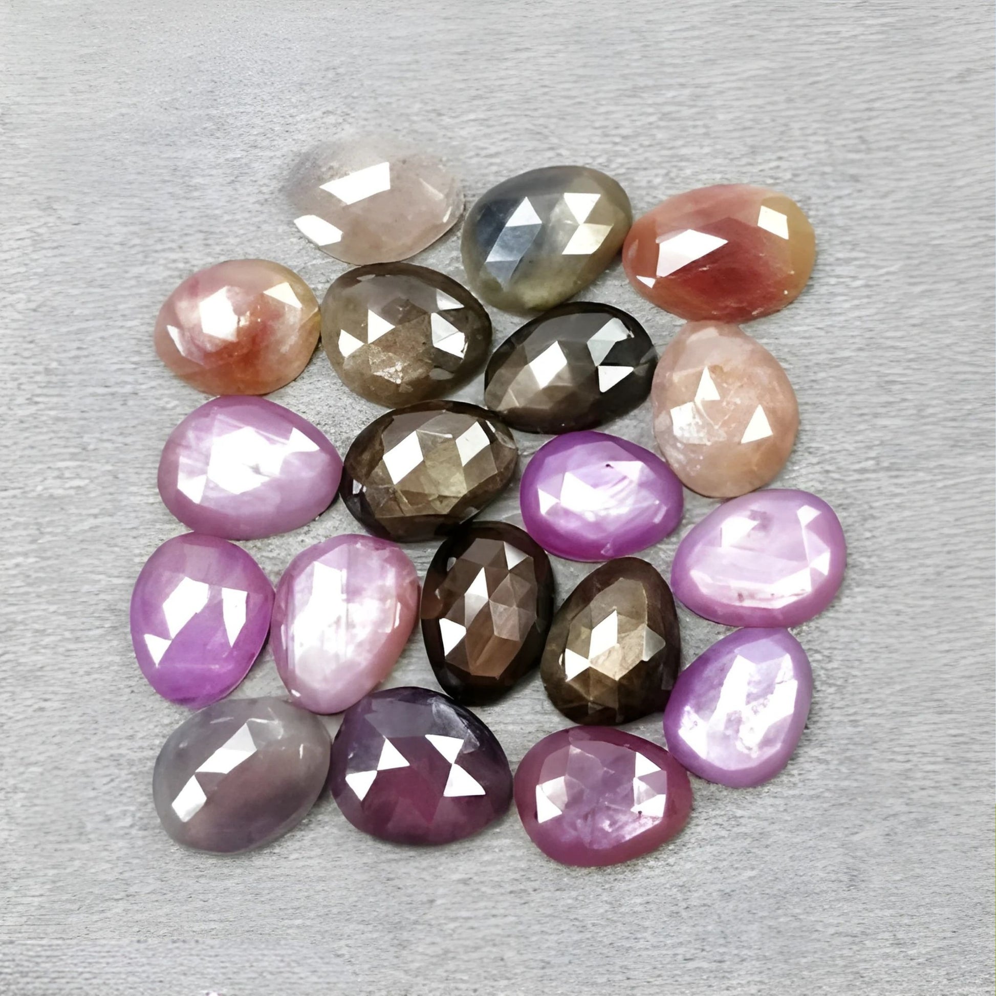 حجر الياقوت الكريم متعدد الأوجه