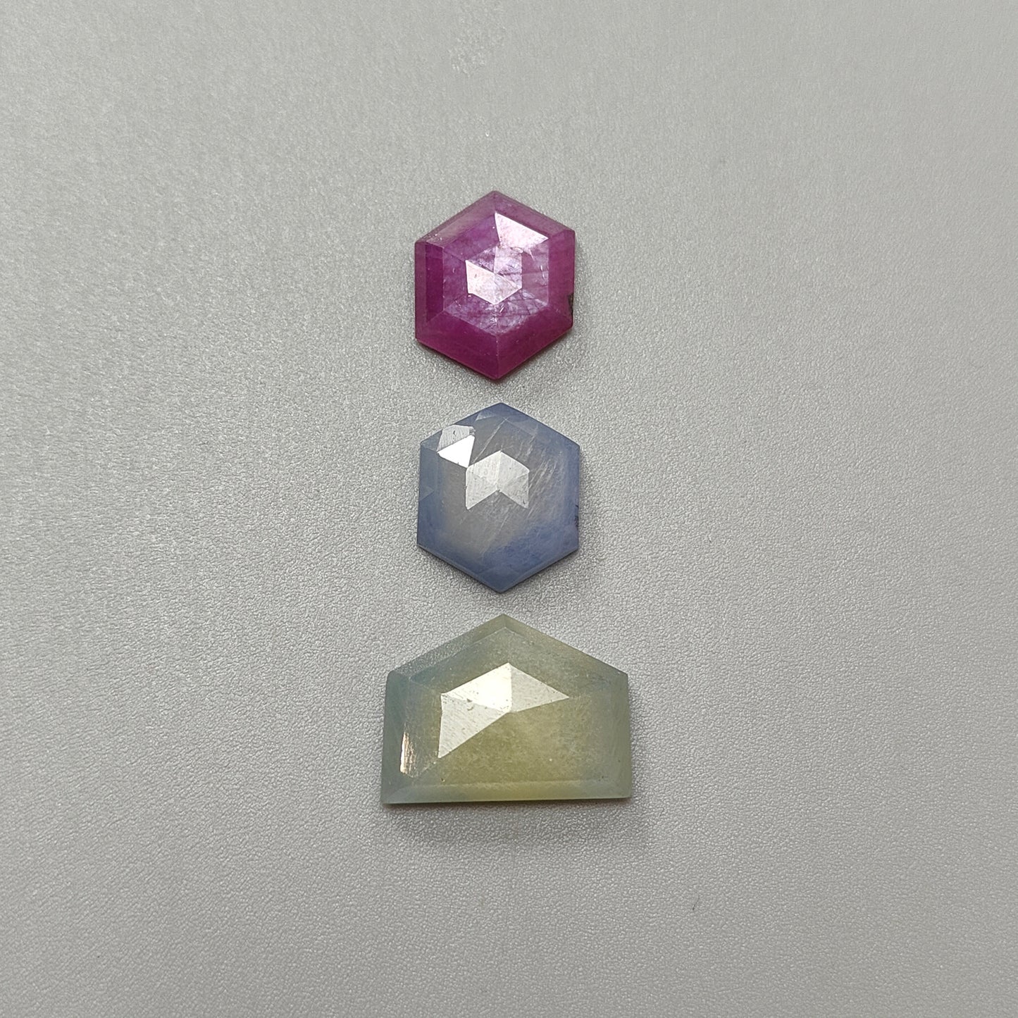 多面蓝宝石