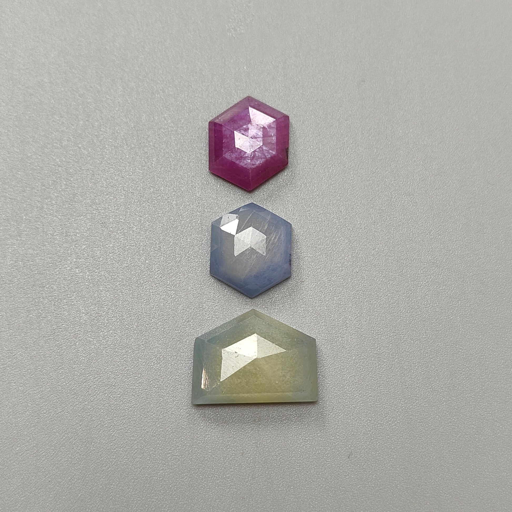 多面蓝宝石