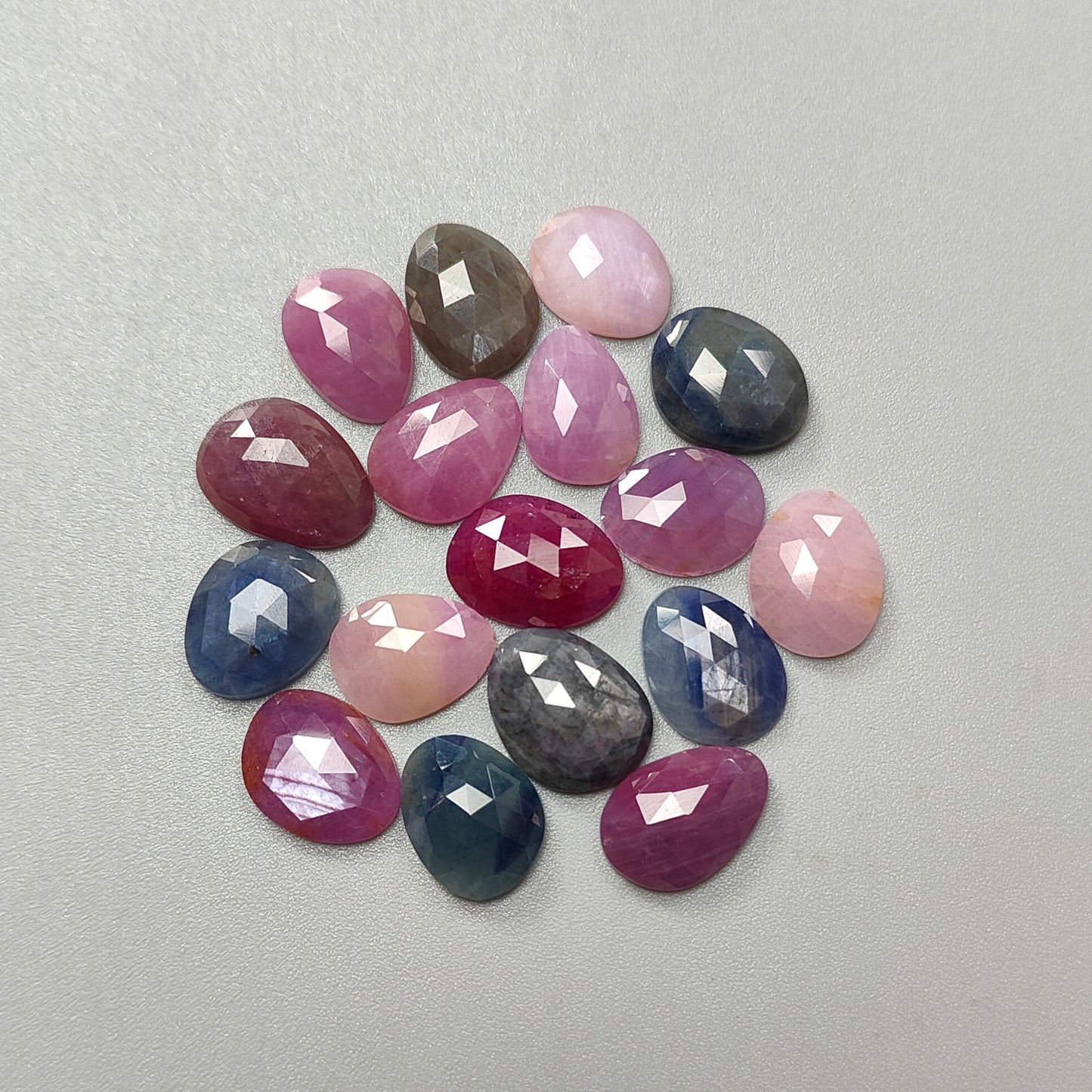 Tranches de rose multi-saphir coupées