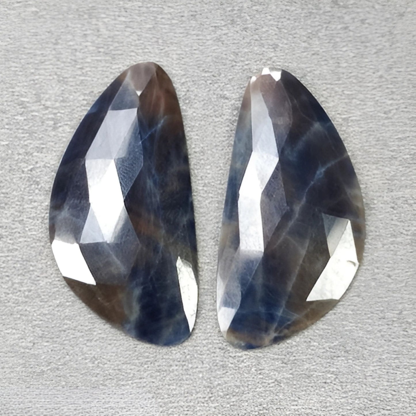 Mehrsaphir-Scheiben im Rosenschliff