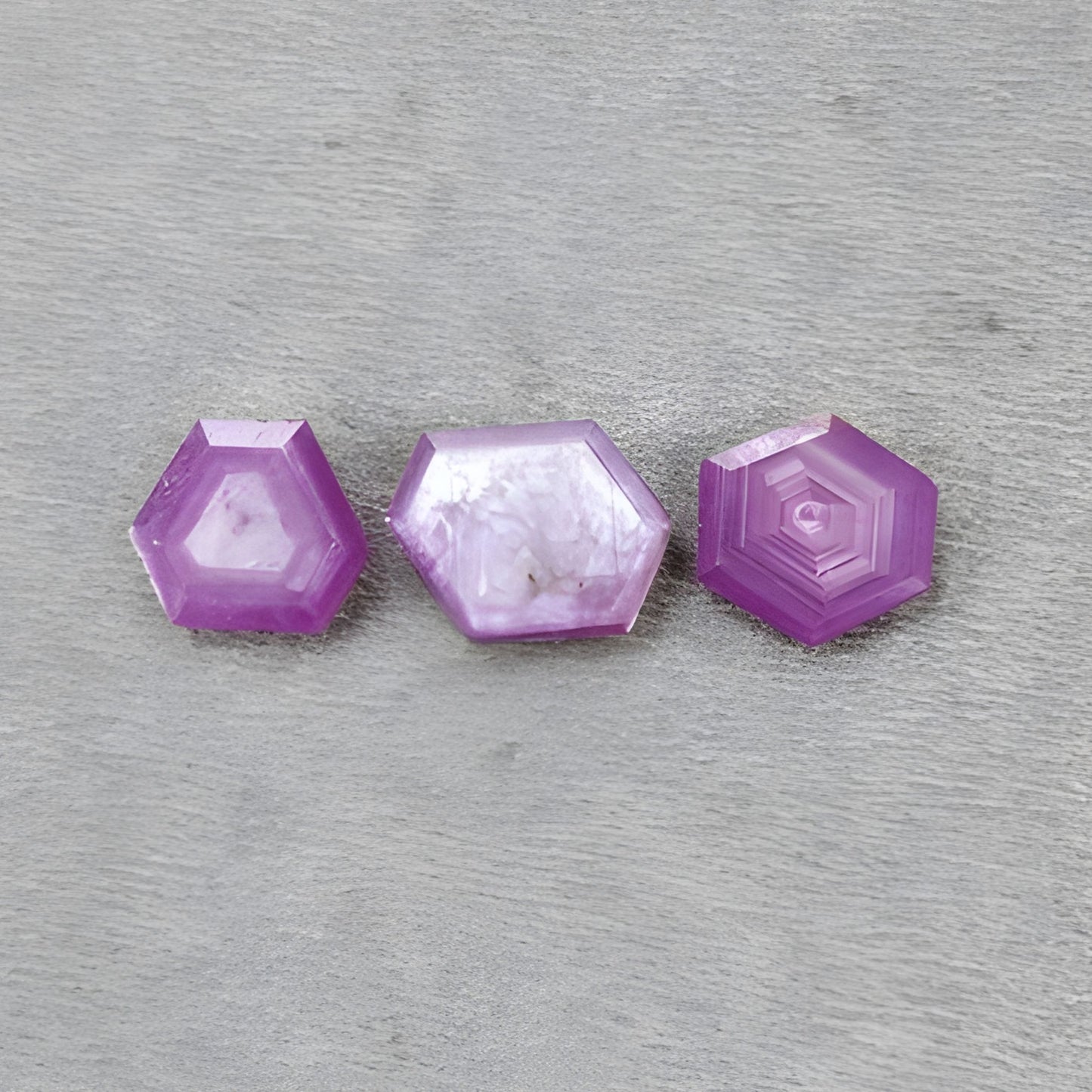 حجر ميلاد شهر يوليو