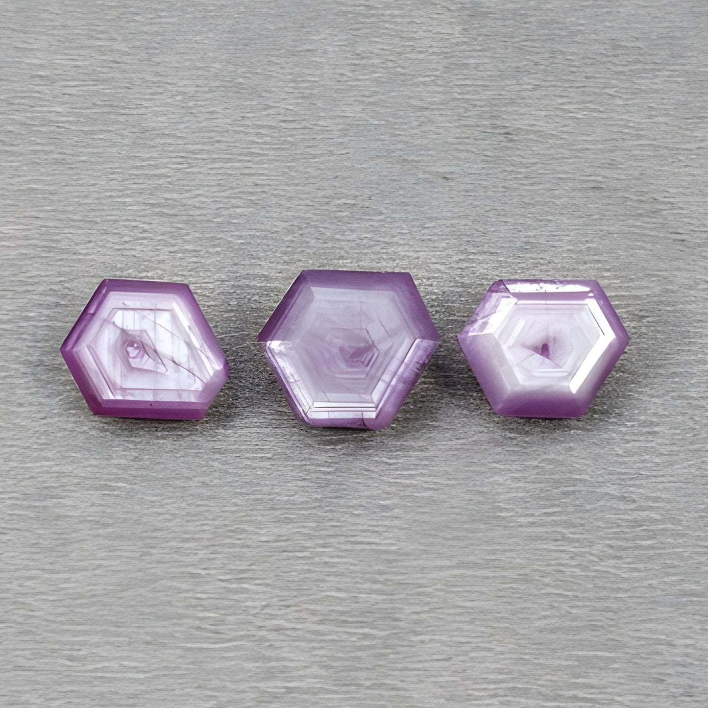 natürlicher, unbehandelter Edelstein Saphir