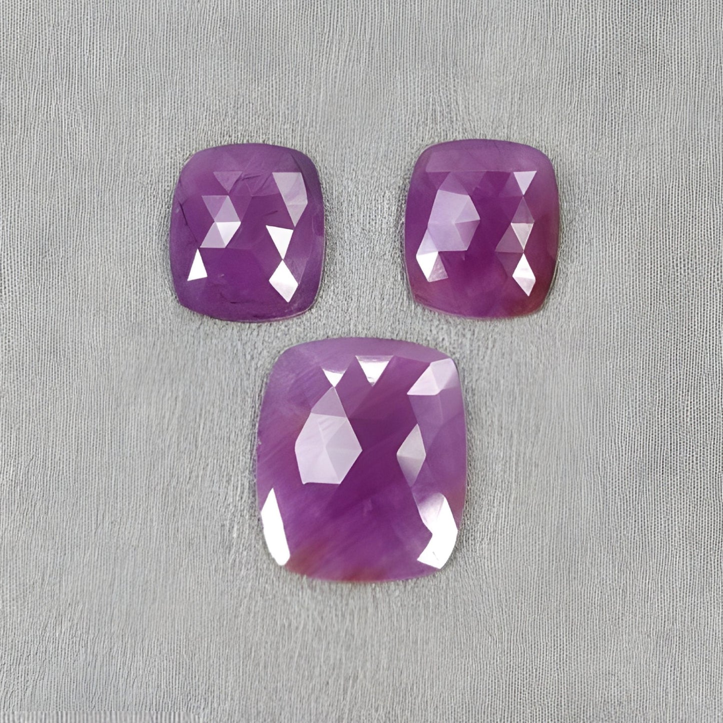 natürlicher, unbehandelter Edelstein Rubin